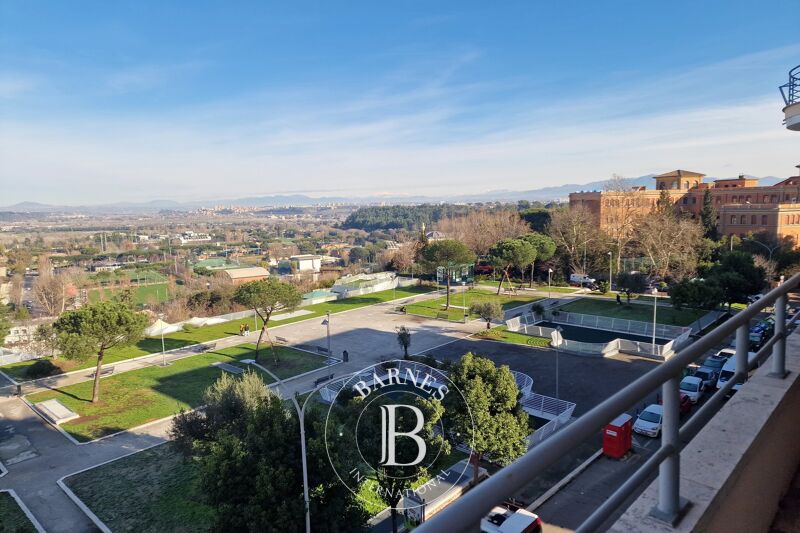 Parioli – Prestigious residence with terrace and open views