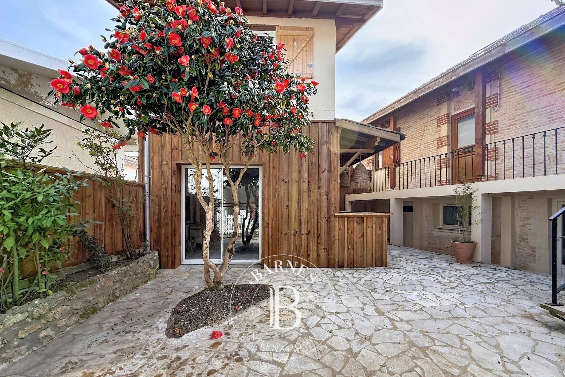ENSEMBLE DE DEUX MAISONS RÉNOVÉES AVEC STUDIO INDÉPENDANT DANS LE QUARTIER DE L’AIGUILLON À ARCACHON - picture 1
