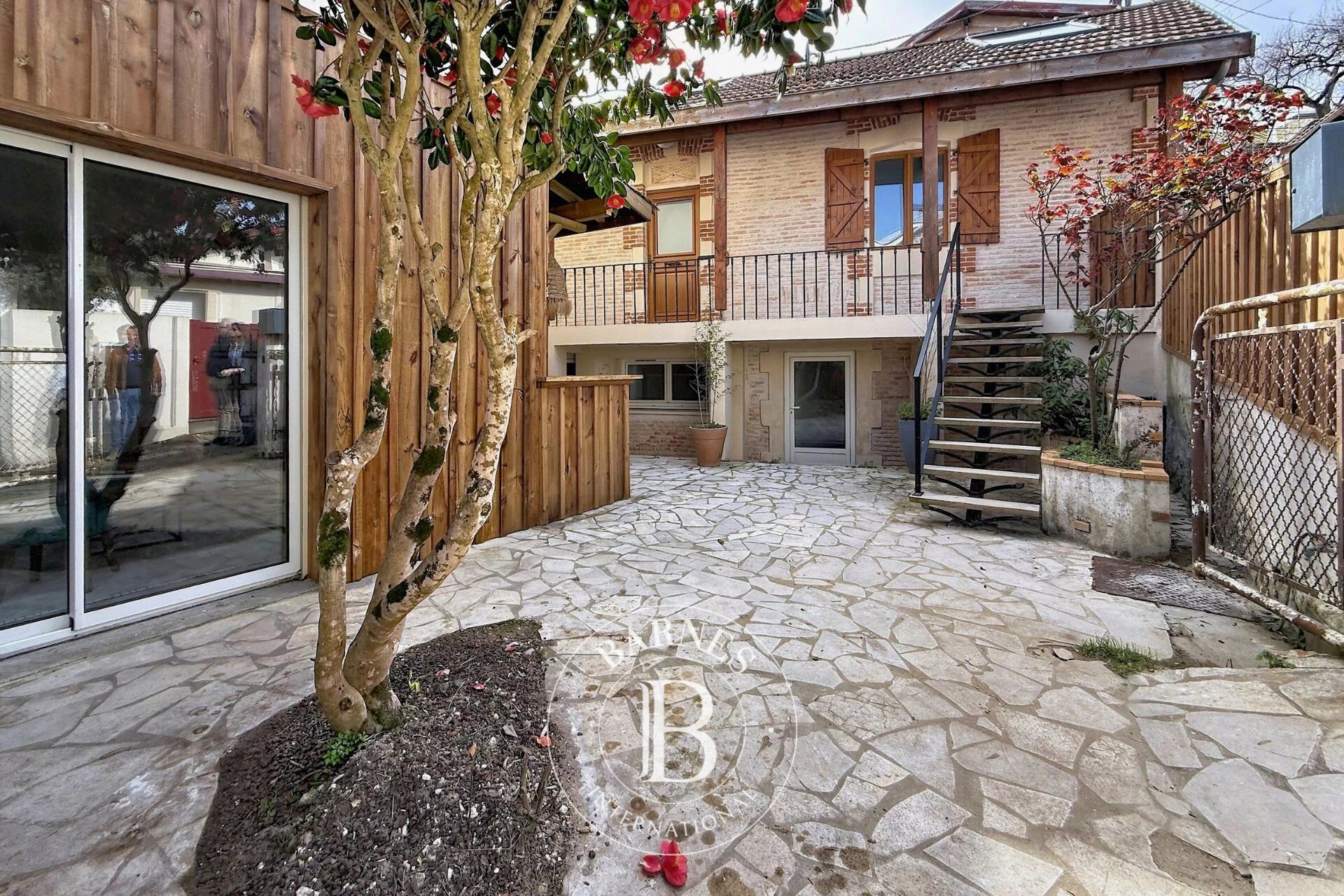 ENSEMBLE DE DEUX MAISONS RÉNOVÉES AVEC STUDIO INDÉPENDANT DANS LE QUARTIER DE L’AIGUILLON À ARCACHON - picture 3