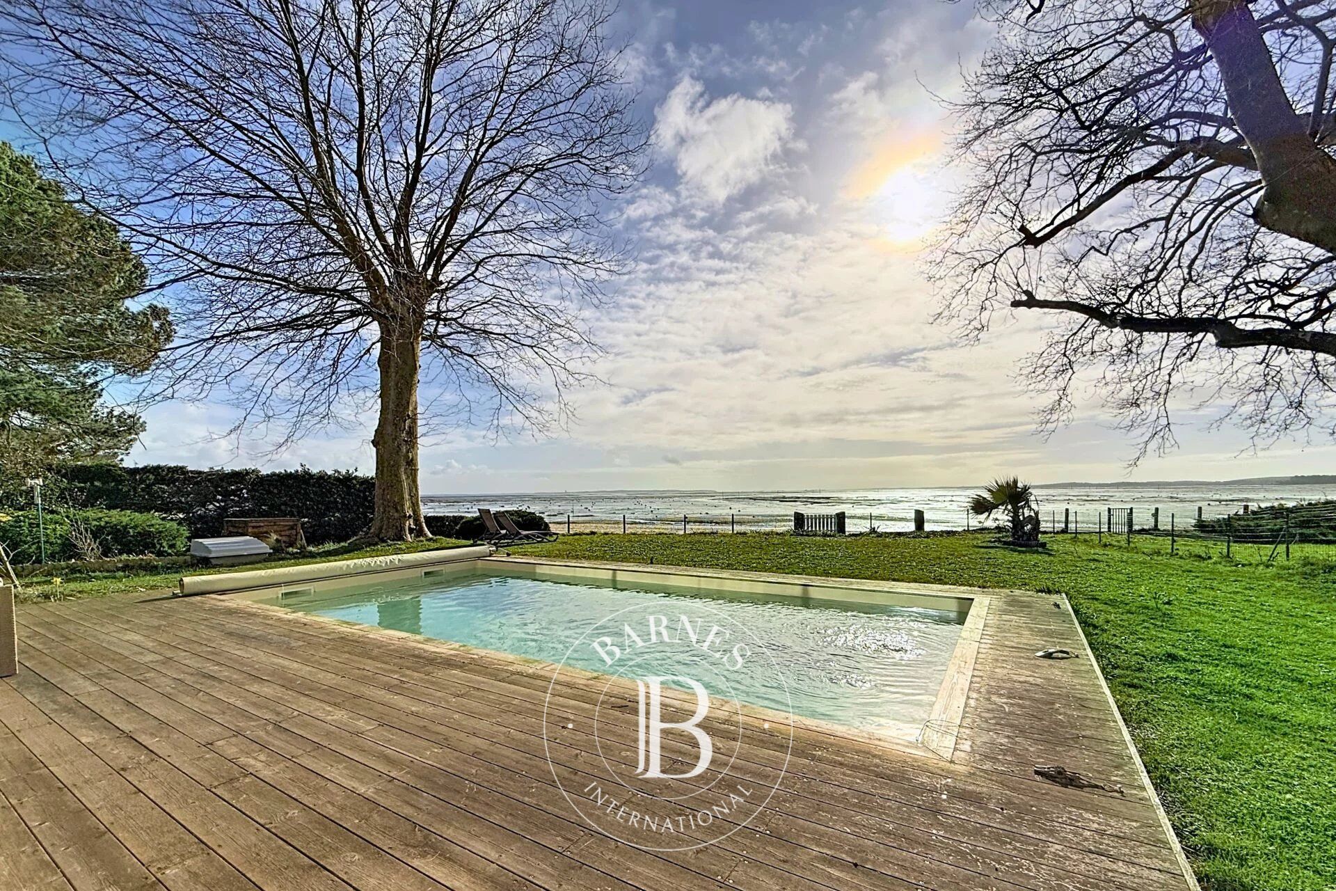 VILLA AVEC VUE PANORAMIQUE SUR LE BASSIN D'ARCACHON, AVEC PISCINE CHAUFFÉE, À ARÈS - picture 2