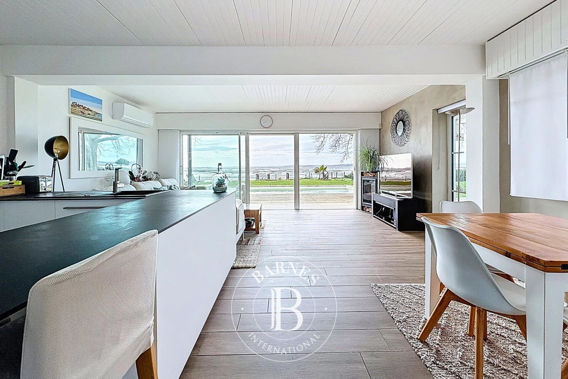 VILLA AVEC VUE PANORAMIQUE SUR LE BASSIN D'ARCACHON, AVEC PISCINE CHAUFFÉE, À ARÈS - picture 3