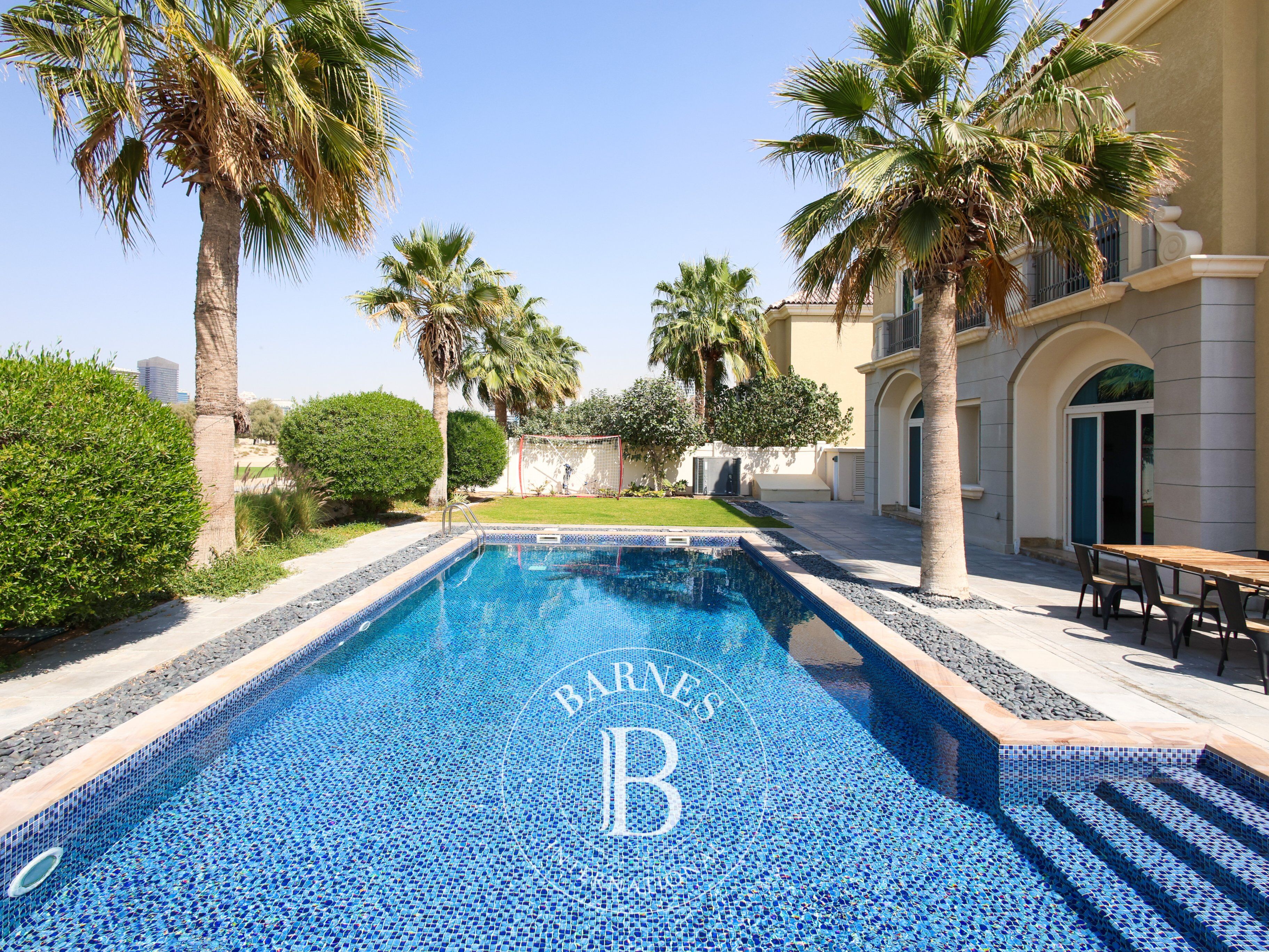 Villa Dubai Sports City - picture 2