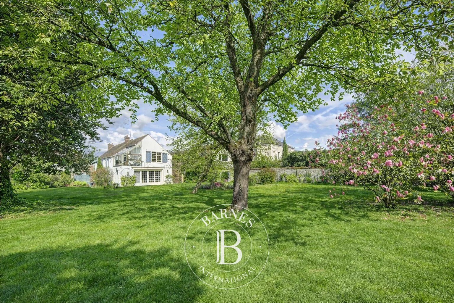 Les Loges-en-Josas – Centre village – Maison ancienne et dépendance 290 m² – 5 chambres - picture 2