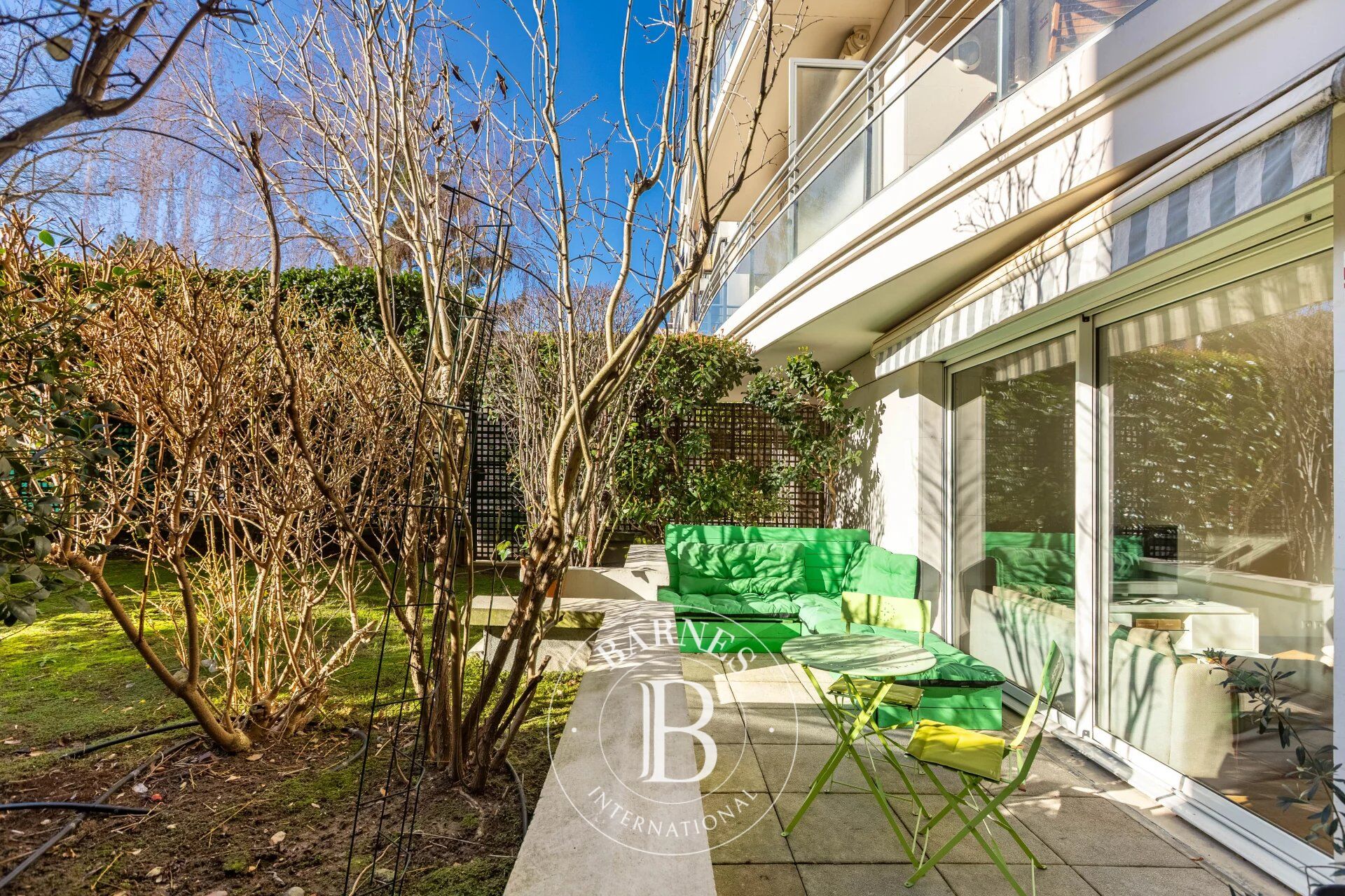 Exclusive listing BARNES Paris 15 - Family apartment - 3 bedrooms - Gardens & Terraces and Parking Space - picture 2