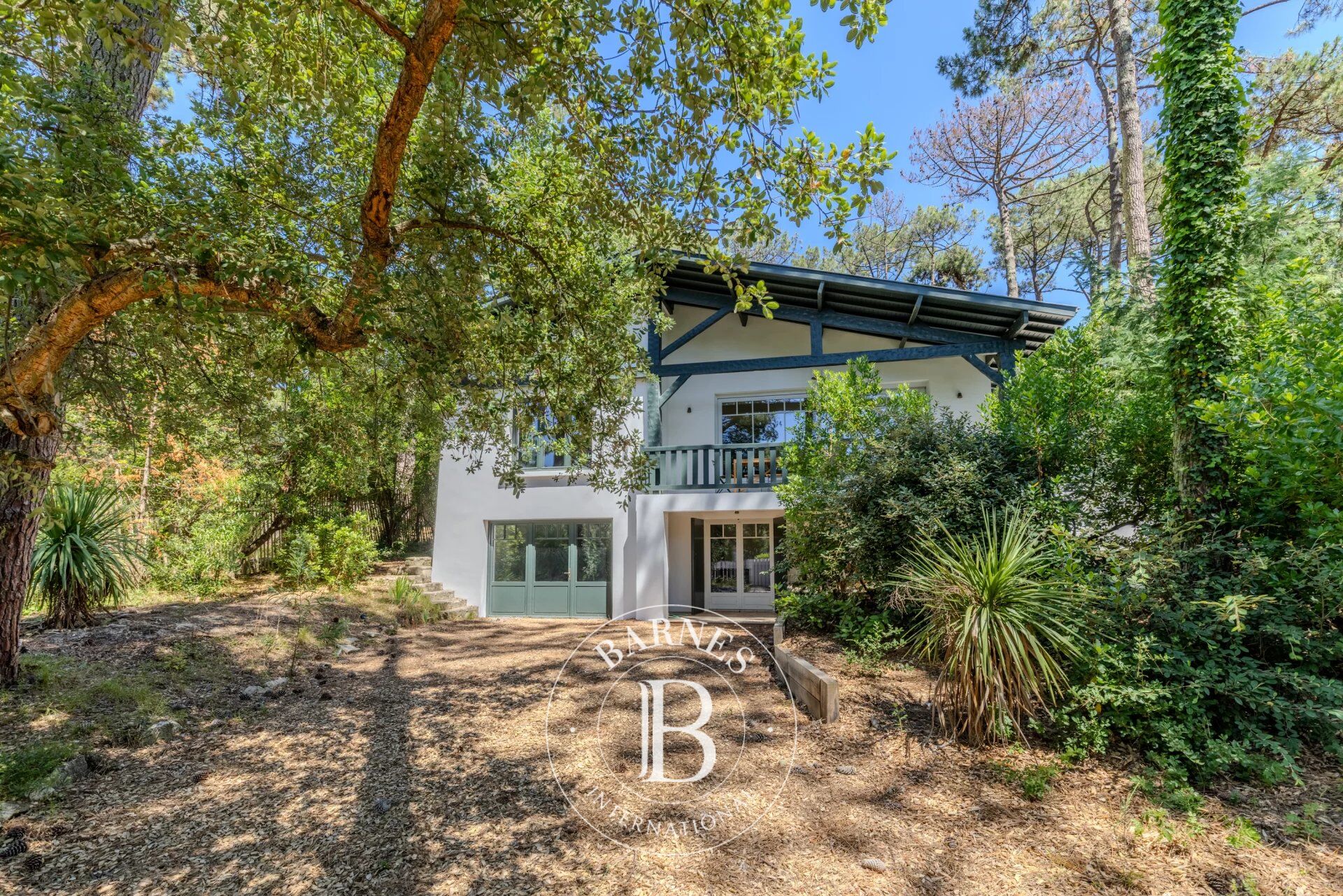 VILLA FAMILIALE ENTIÈREMENT RÉNOVÉE AVEC PISCINE CHAUFFÉE, AU PORT DE LA VIGNE, SUR LA PRESQU’ÎLE DU CAP FERRET - picture 3