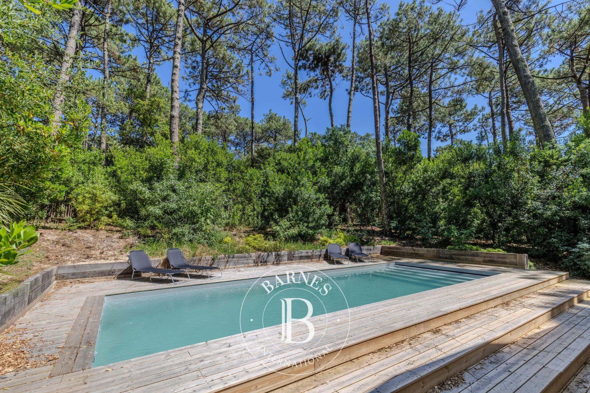 VILLA FAMILIALE ENTIÈREMENT RÉNOVÉE AVEC PISCINE CHAUFFÉE, AU PORT DE LA VIGNE, SUR LA PRESQU’ÎLE DU CAP FERRET - picture 2