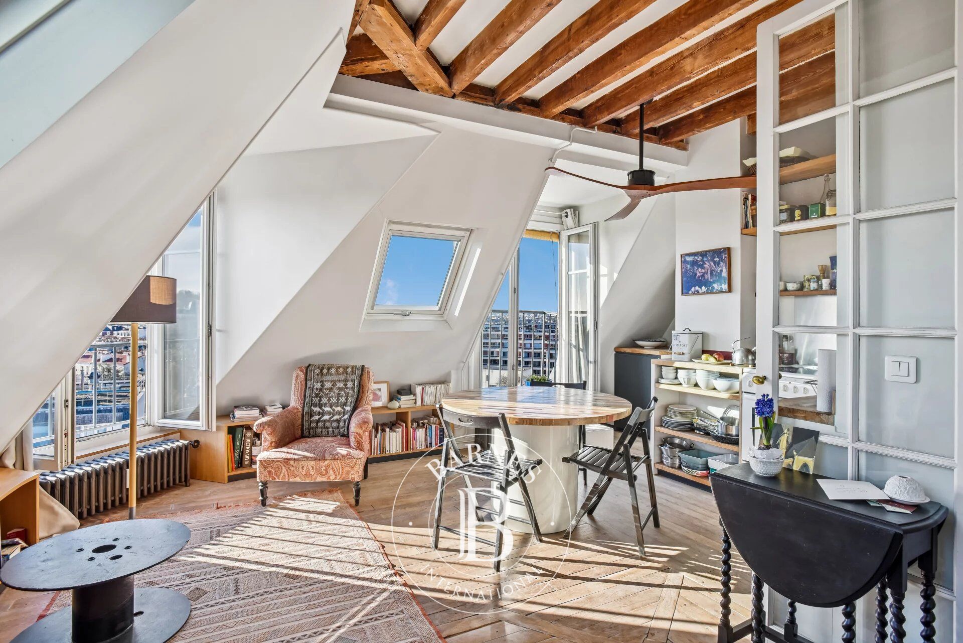 Off market - Saint Ambroise - Corner apartment on the top floor - Panoramic view - picture 2