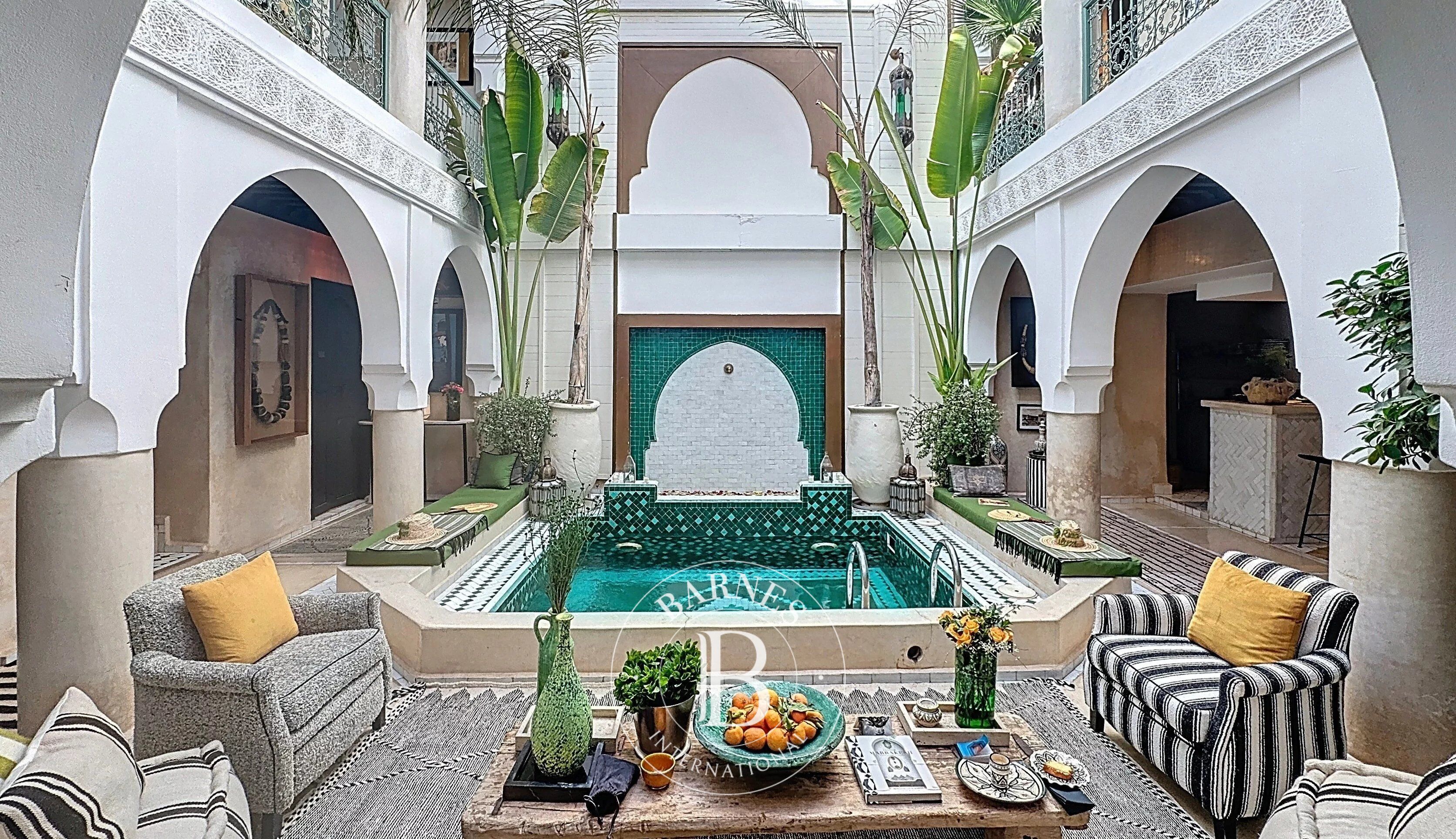 Riad de Prestige à Vendre dans la Médina de Marrakech – 5 Chambres, Piscine Chauffée, Rooftop Panoramique - picture 1