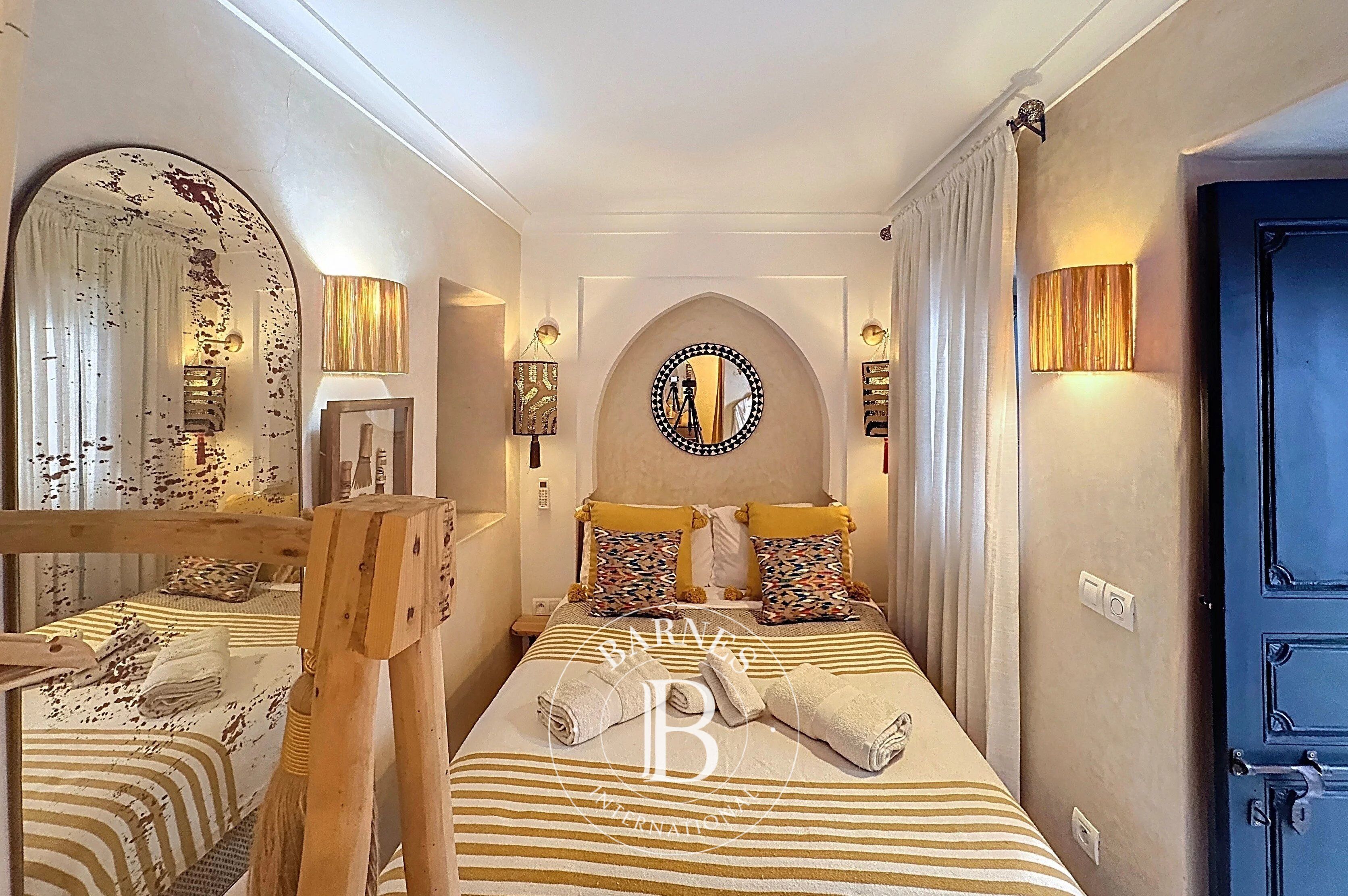 Riad de Prestige à Vendre dans la Médina de Marrakech – 5 Chambres, Piscine Chauffée, Rooftop Panoramique - picture 3