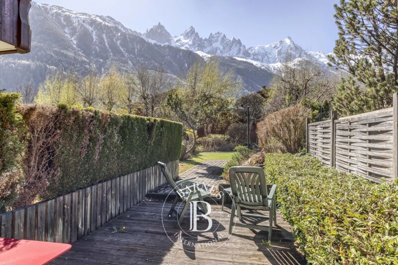 BARNES CHAMONIX - LES PRAZ -  DUPLEX WITH GARDEN - TWO BEDROOMS MEZZANINE APARTMENT - EXCEPTIONAL MONT BLANC VIEWS