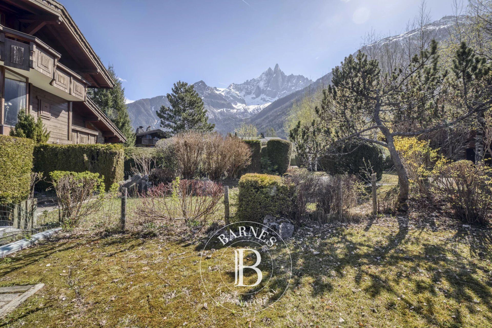 BARNES CHAMONIX - LES PRAZ -  DUPLEX WITH GARDEN - TWO BEDROOMS MEZZANINE APARTMENT - EXCEPTIONAL MONT BLANC VIEWS - picture 3