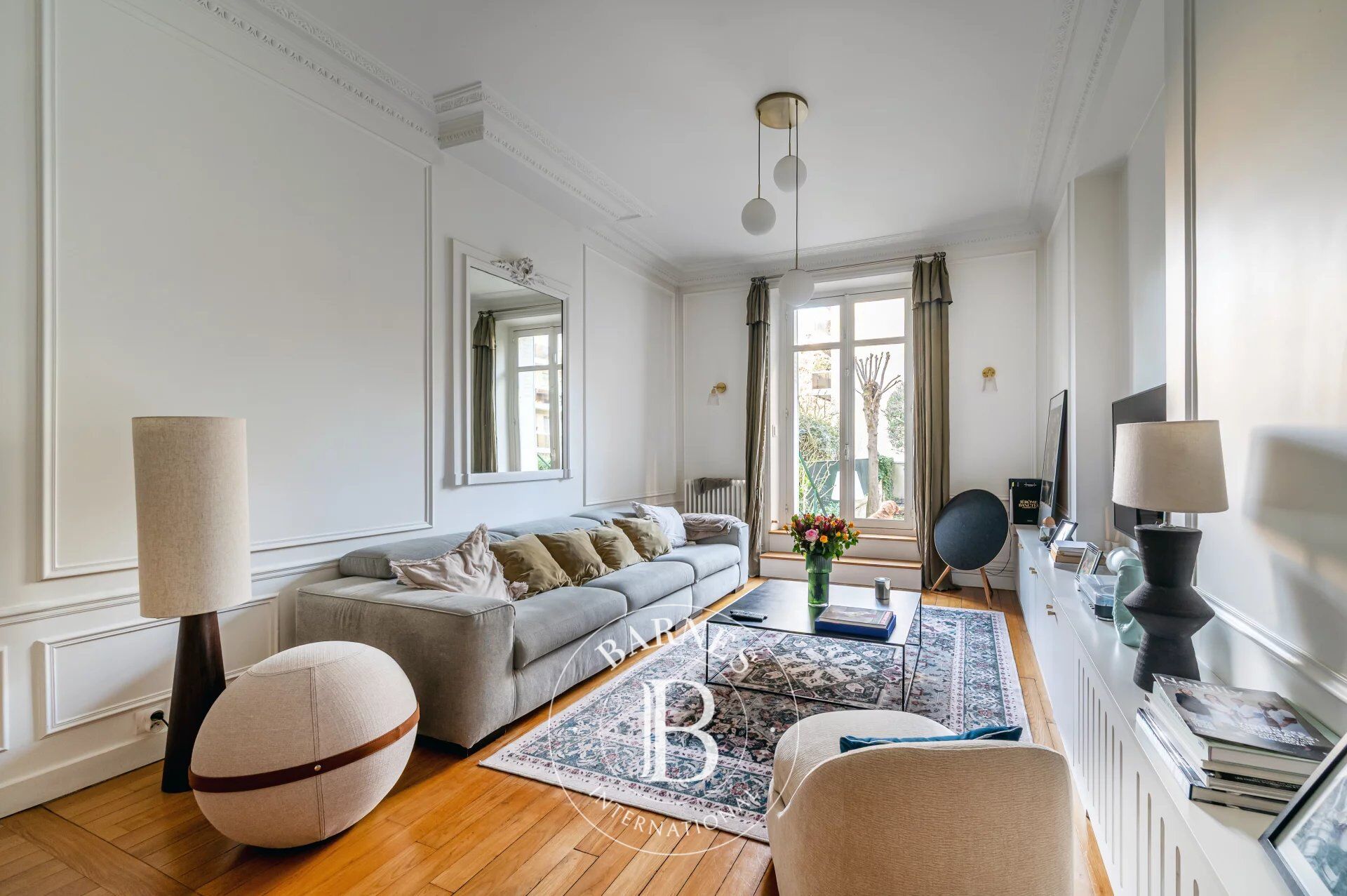 Neuilly-Village Chézy - Appartement en rez-de-jardin dans un bel immeuble ancien - 2 chambres - Lumineux et ensoleillé - Environnement calme et sécurisé - Proche des commerces et des transports - picture 2