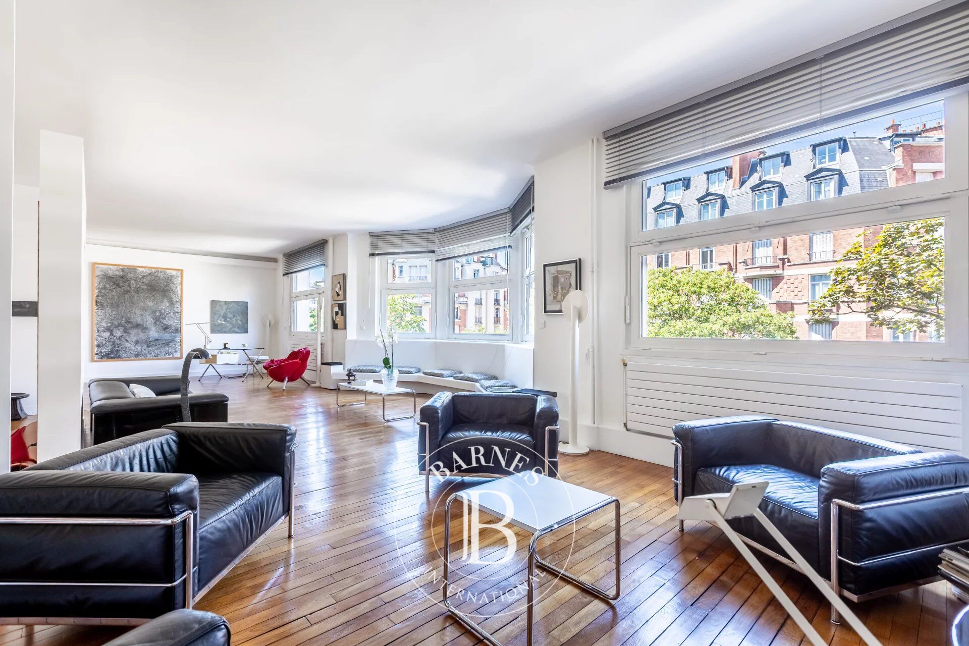Exclusive listing - Paris 16 - Family apartment - 4 bedrooms - great volume - picture 2
