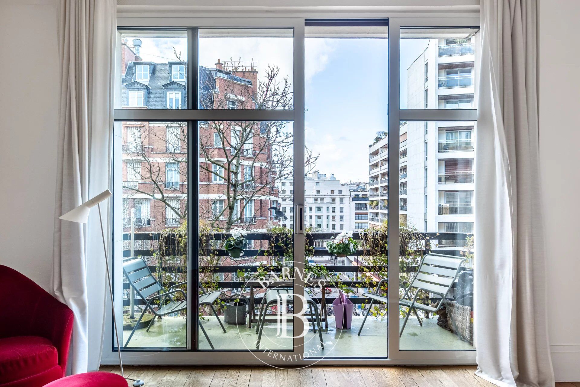 Exclusive listing - Paris 16 - Family apartment - 4 bedrooms - great volume - picture 1