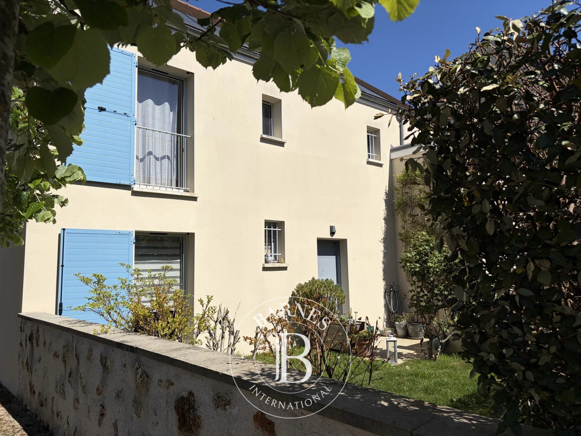 Barnes Versailles - Recent house in the heart of Les Loges-en-Josas, a haven of greenery and tranquillity - picture 2