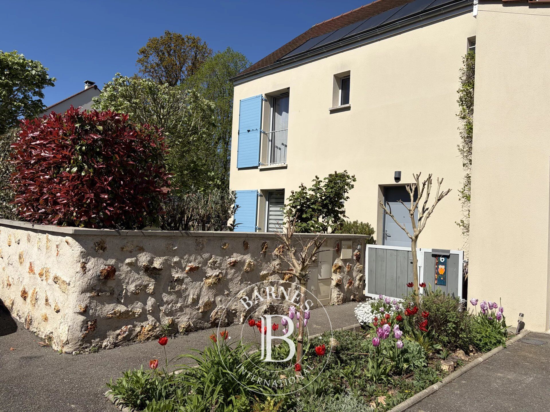 Barnes Versailles - Recent house in the heart of Les Loges-en-Josas, a haven of greenery and tranquillity - picture 1