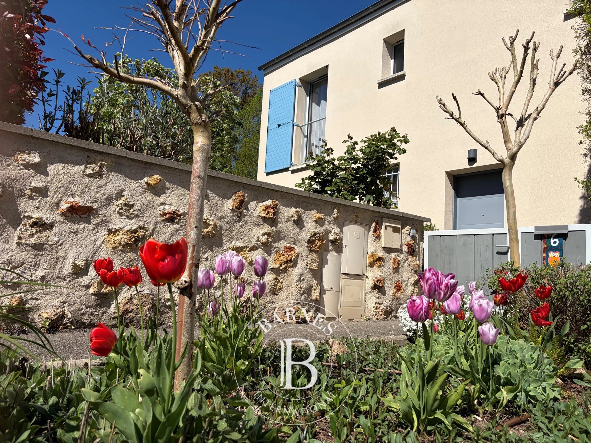 Barnes Versailles - Recent house in the heart of Les Loges-en-Josas, a haven of greenery and tranquillity - picture 3