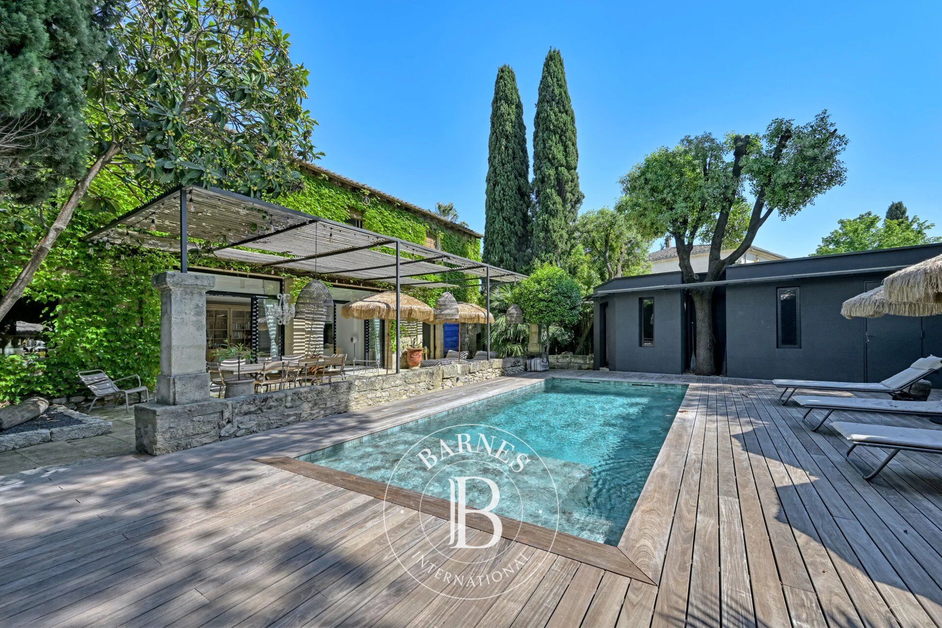 Entre Montpellier et Nimes maison 220 m2 en coeur de village - picture 1