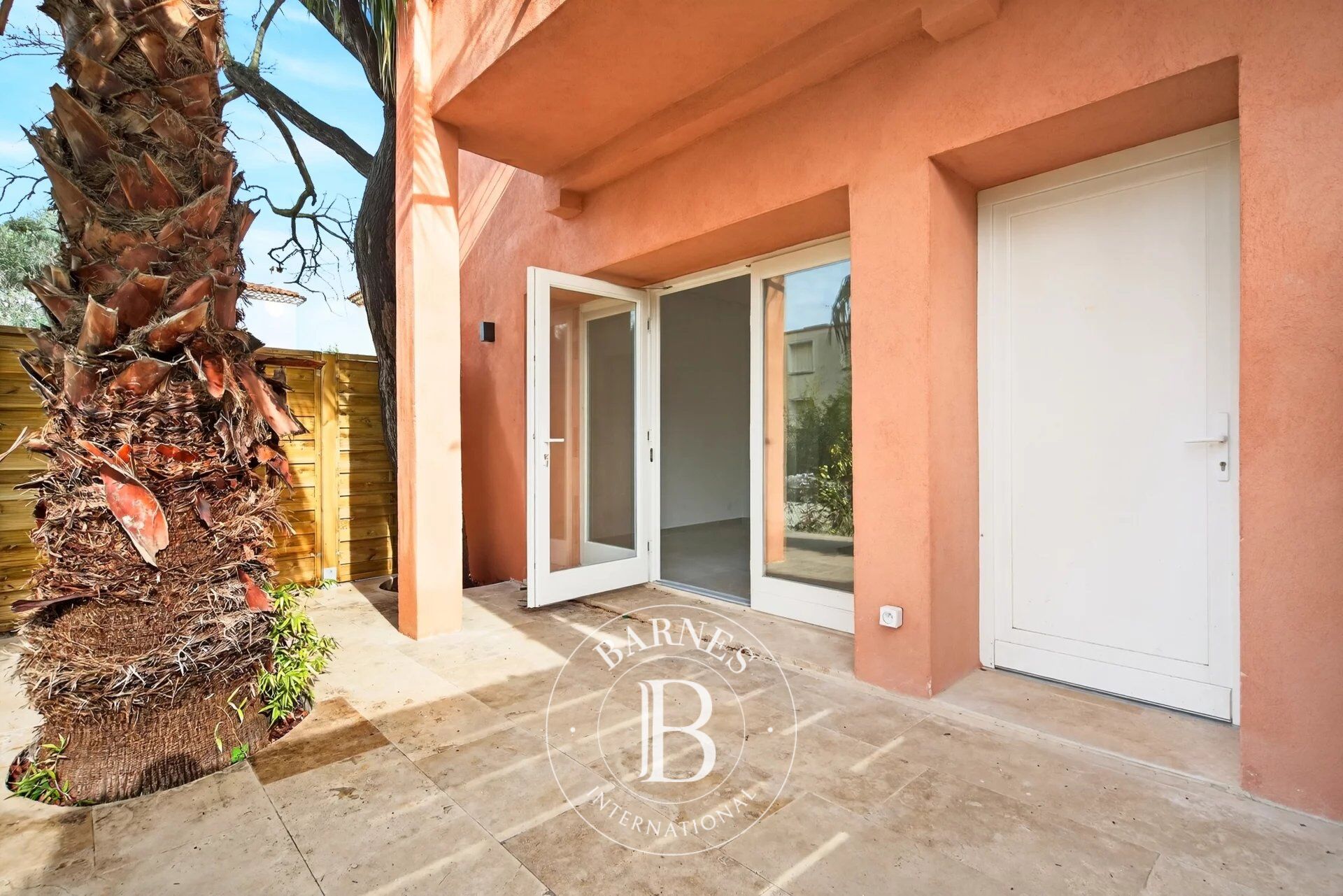 VENTE - MARSEILLE - 13008 - SAINTE-ANNE - MAISON - 3 CHAMBRES - JARDIN PRIVATIF - PARKING - picture 2