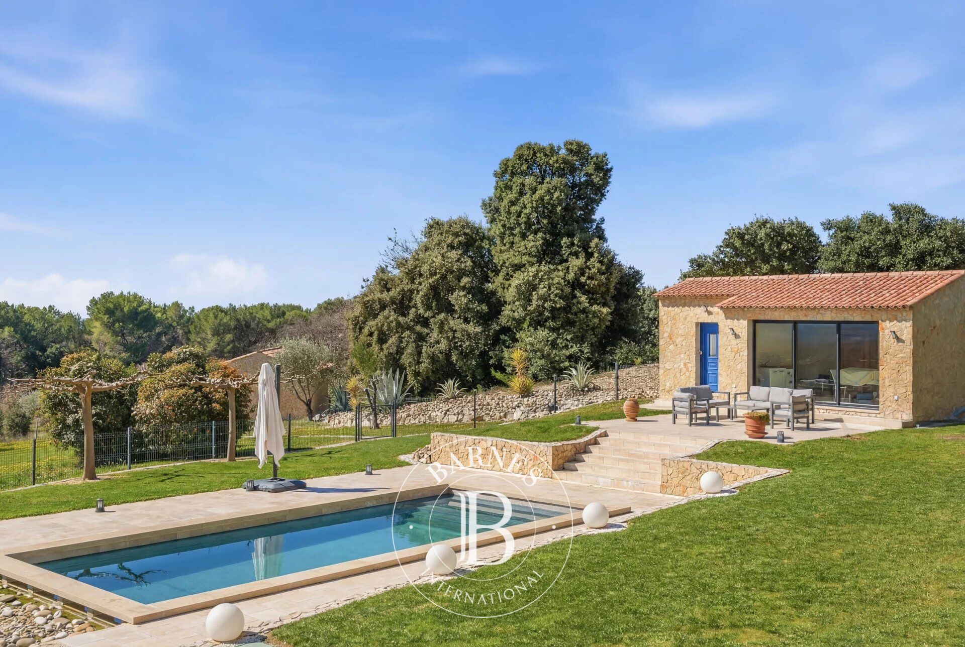 AIX-EN-PROVENCE – EXCEPTIONAL ESTATE 5HA – 332SQM HOUSE – VINEYARD – OLIVE GROVE – SWIMMING POOL – TENNIS COURT – PANORAMIC VIEWS - picture 2