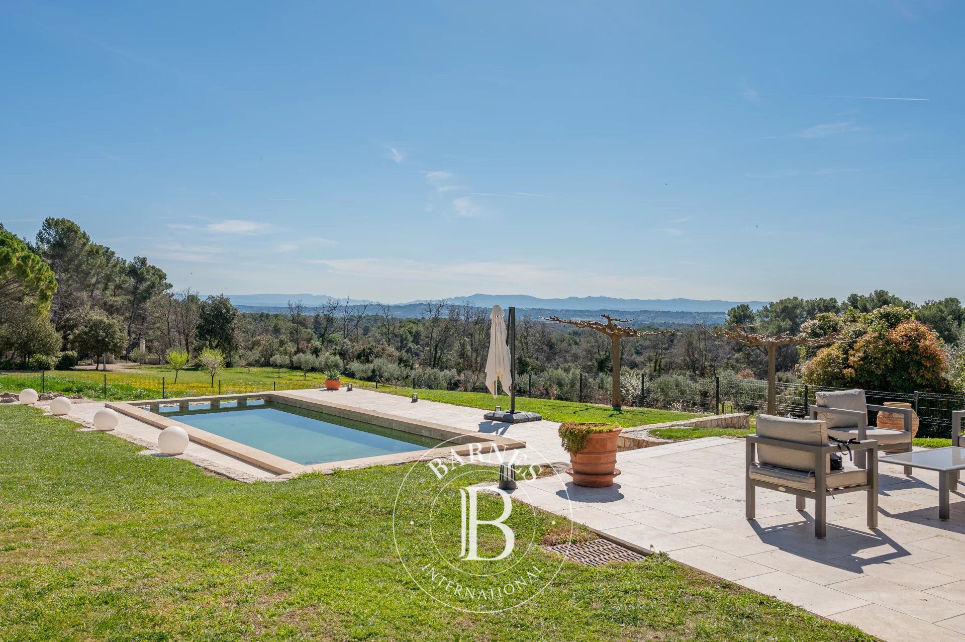 AIX-EN-PROVENCE – DOMAINE D’EXCEPTION 5HA – MAISON 332M² – VIGNOBLE – OLIVERAIE – PISCINE – TENNIS – VUE PANORAMIQUE - picture 3