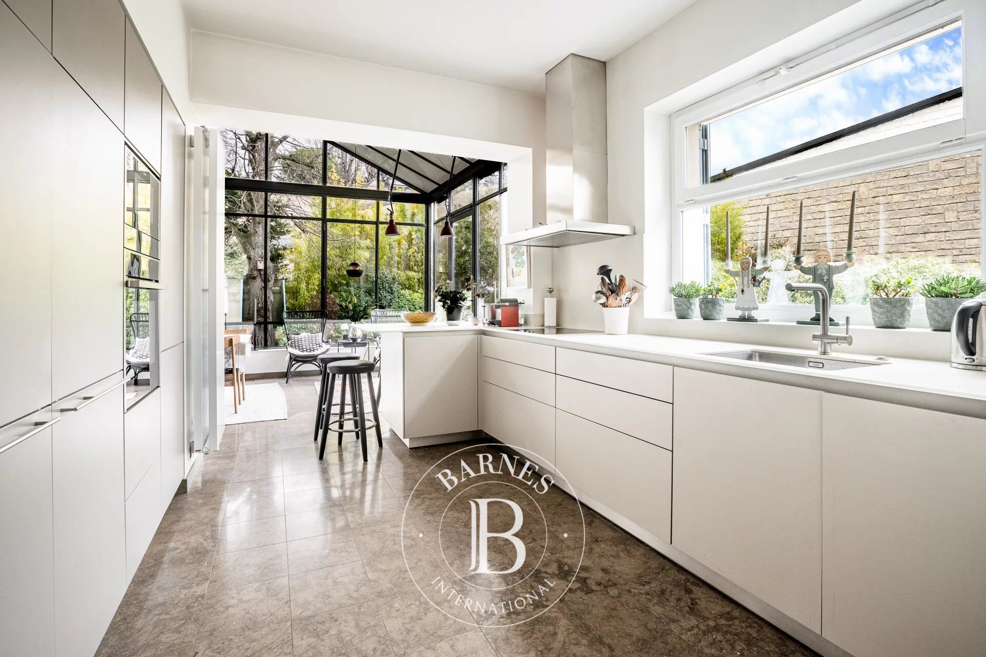 Saint-Germain-en-Laye - Victor Hugo - House in immaculate condition - 4 bedrooms - office - picture 3