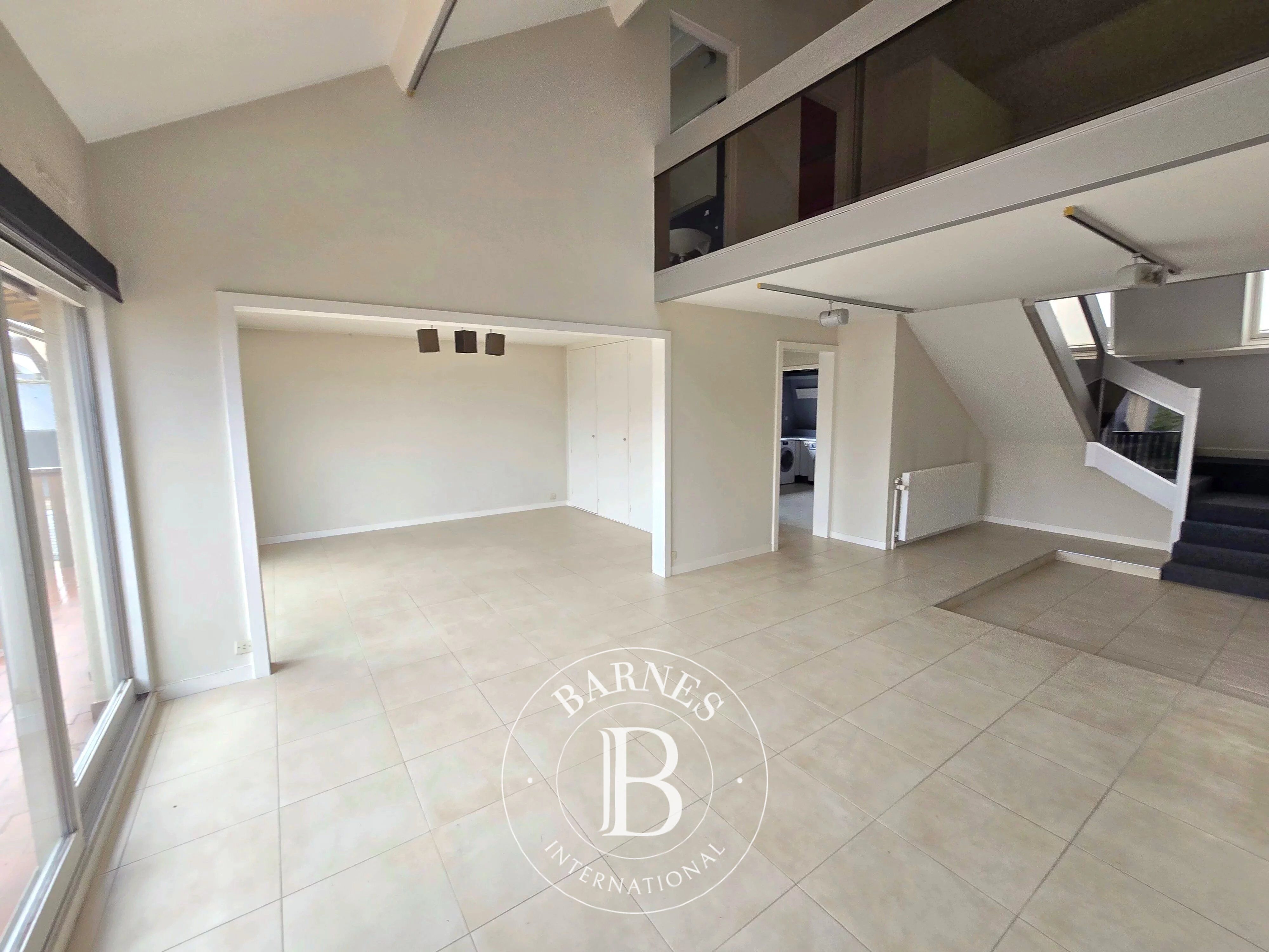 BOURGES, CENTRE-VILLE - Vaste triplex avec terrasses - picture 2