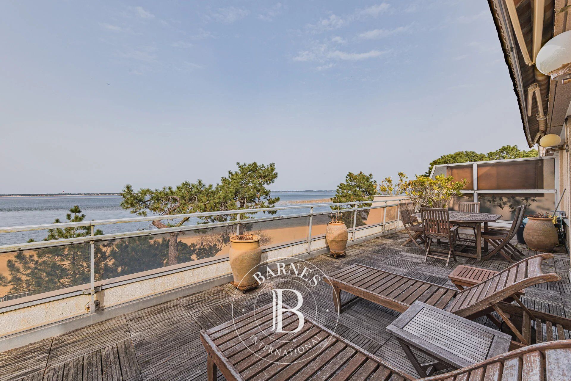 APPARTEMENT EN FRONT DE MER AVEC TERRASSE DE 48 M² AU MOULLEAU À ARCACHON - picture 3