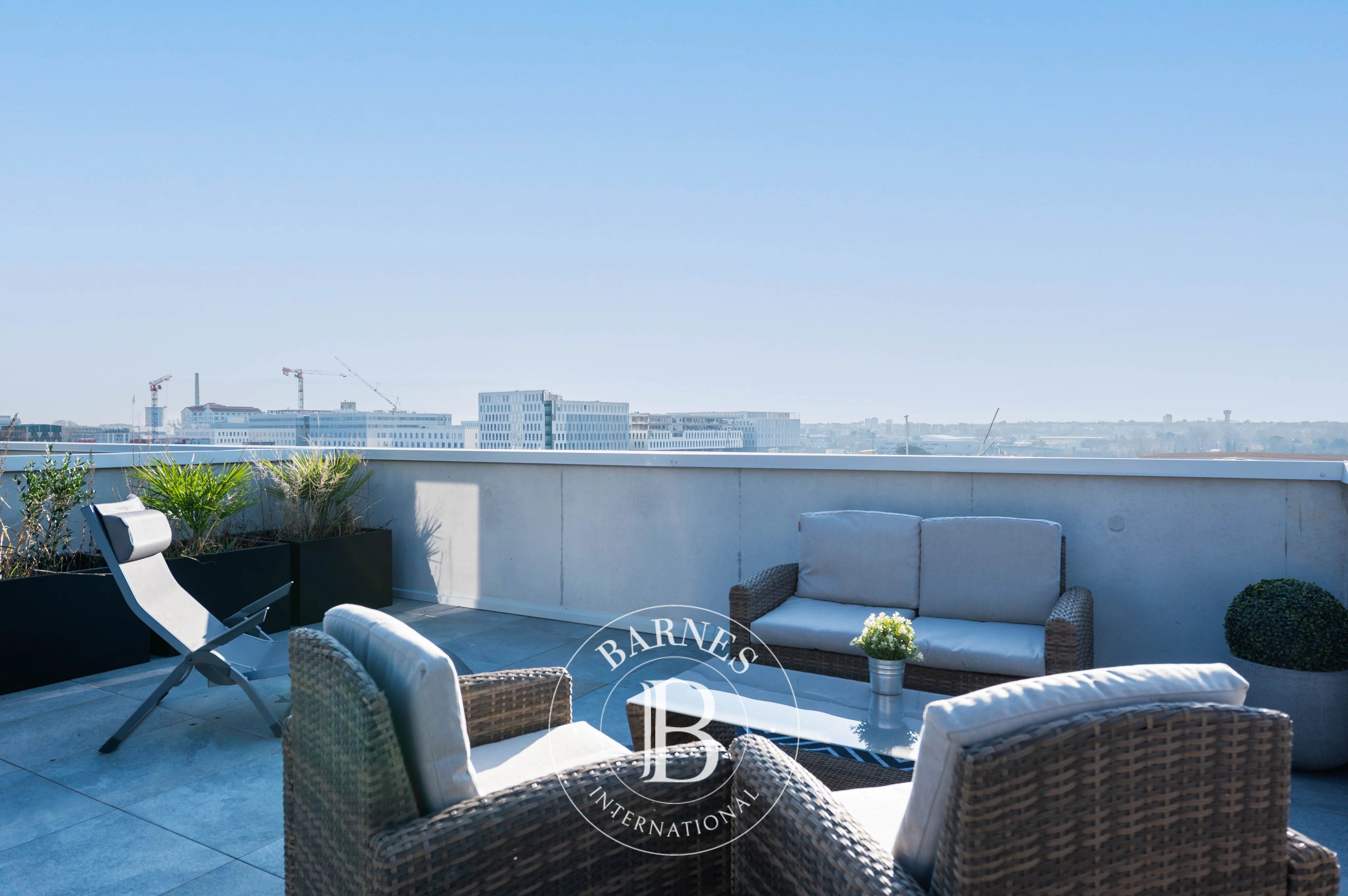 NANTES - ILE DE NANTES - Duplex familial en dernier étage avec terrasses - picture 1