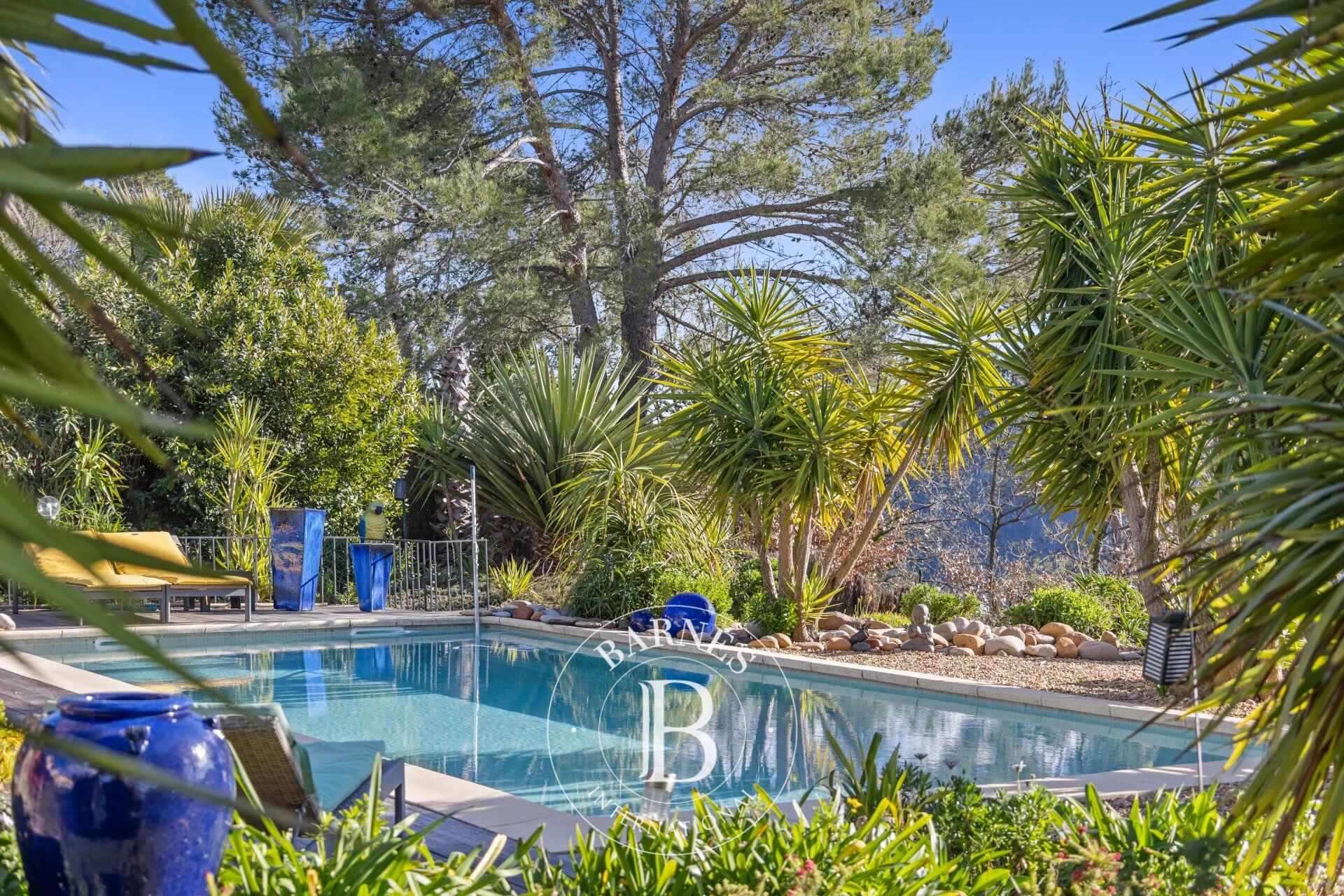 Bagnols-en-Forêt – Charming house with panoramic views of the Esterel Massif - picture 1