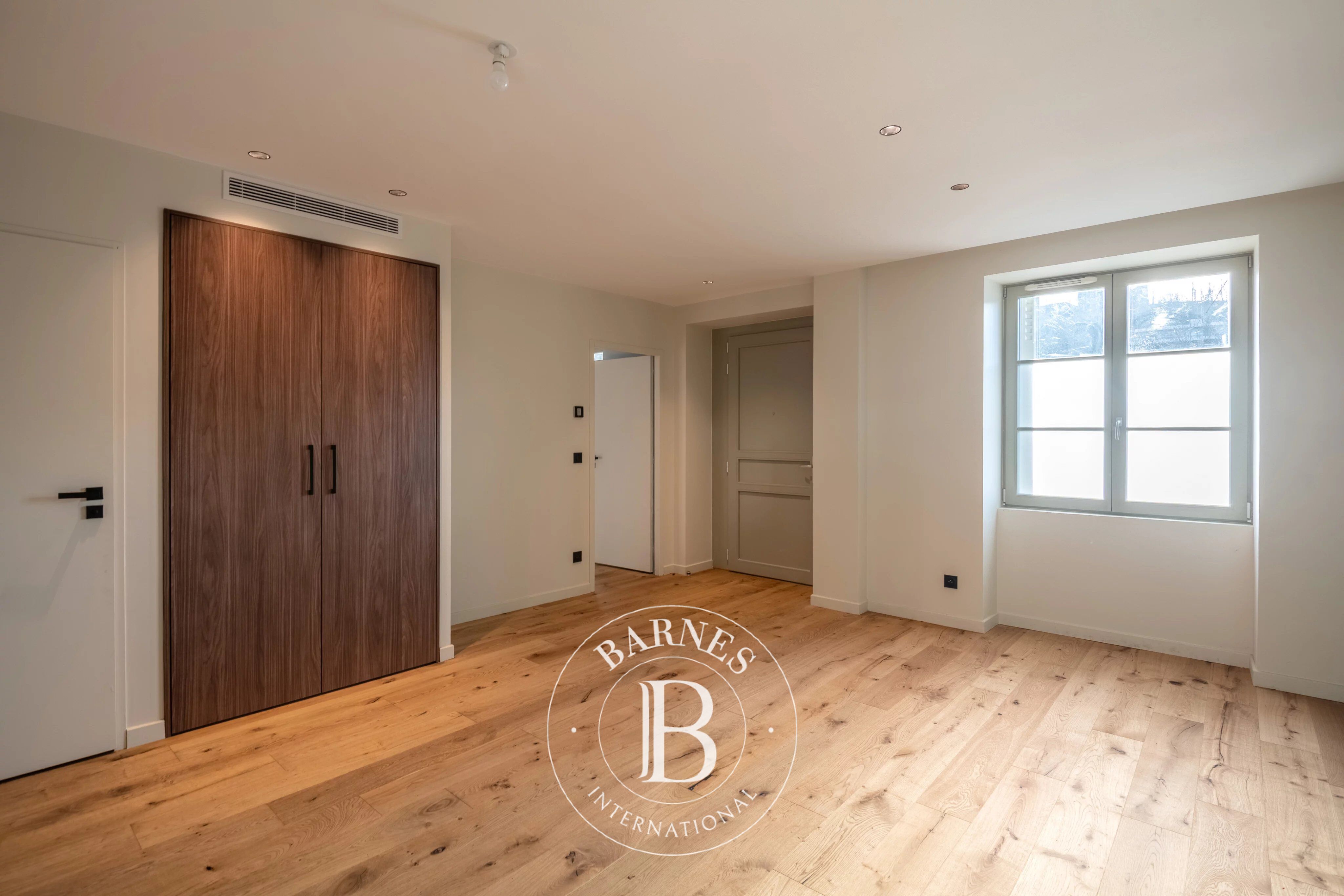 Lyon 1st District – Quai Saint-Vincent – Fully Renovated Character 1-Bedroom Apartment - picture 3