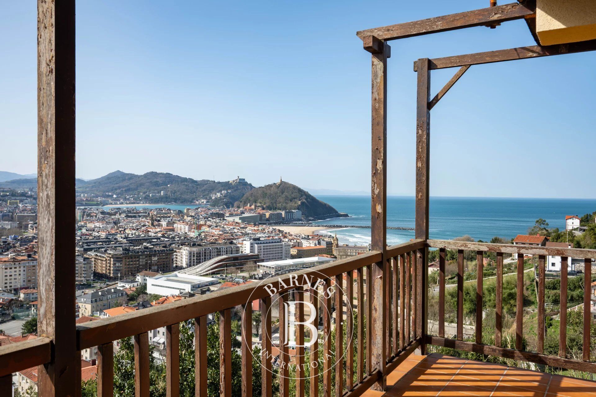 BARNES SAN SEBASTIAN - Residencia panorámica en el Monte Ulía con vistas a la bahía y la costa vasca - picture 2