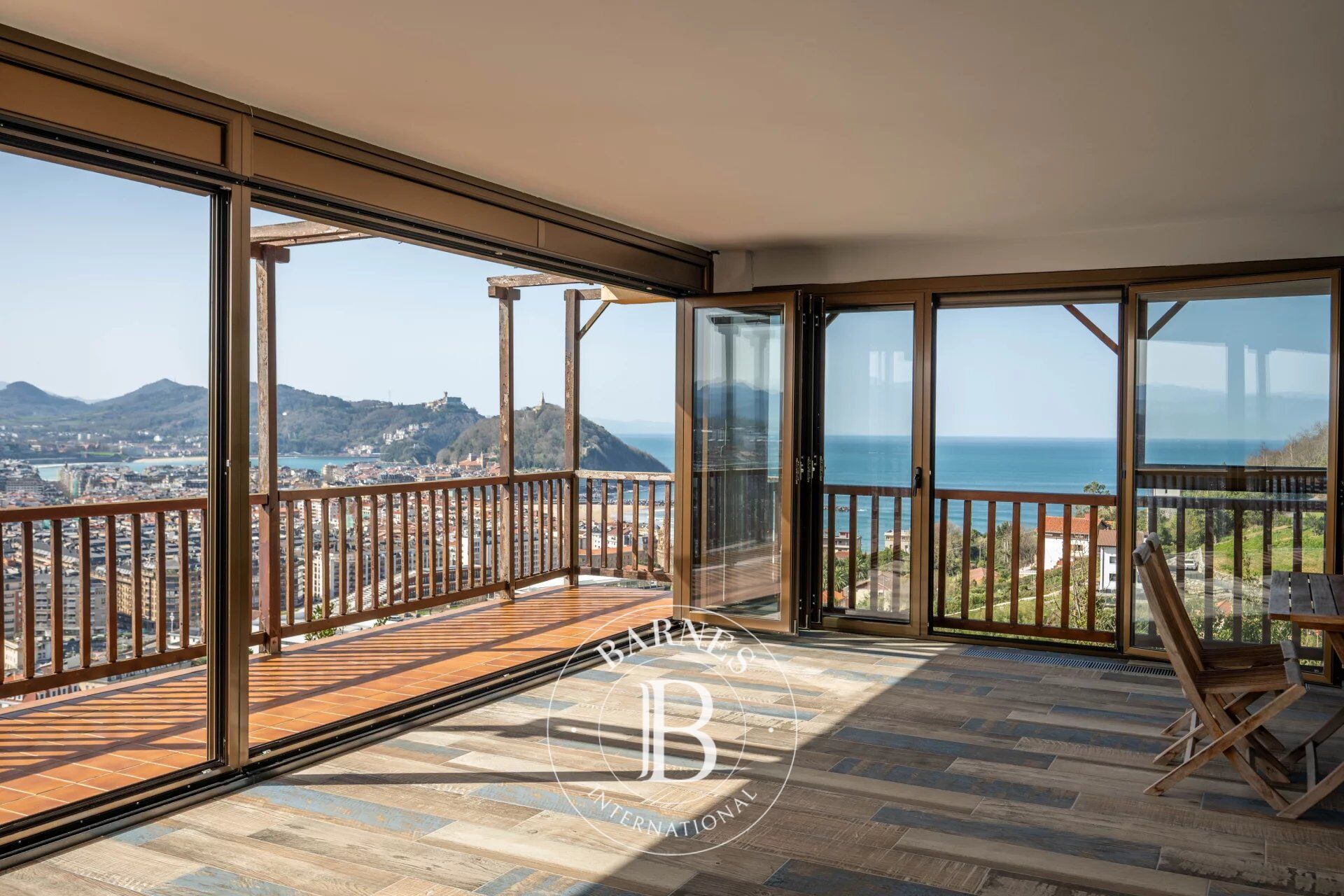 BARNES SAN SEBASTIAN - Residencia panorámica en el Monte Ulía con vistas a la bahía y la costa vasca - picture 1