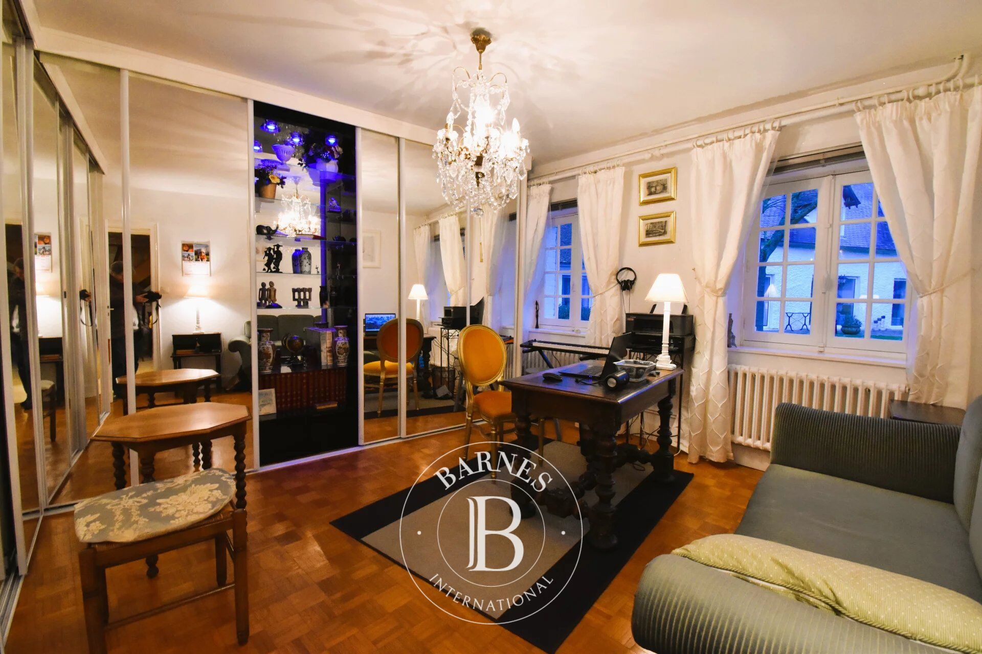 Tremblay les Villages (28) proche Chartres, 703m2 habitables avec piscine intérieure sur 3062m2 de terrain. - picture 2