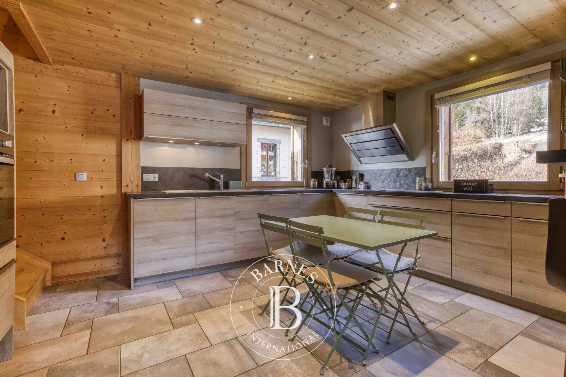 BARNES CHAMONIX - LES PECLES - 4-BEDROOM CHALET - TERRACE WITH VIEWS OF MONT BLANC - picture 3