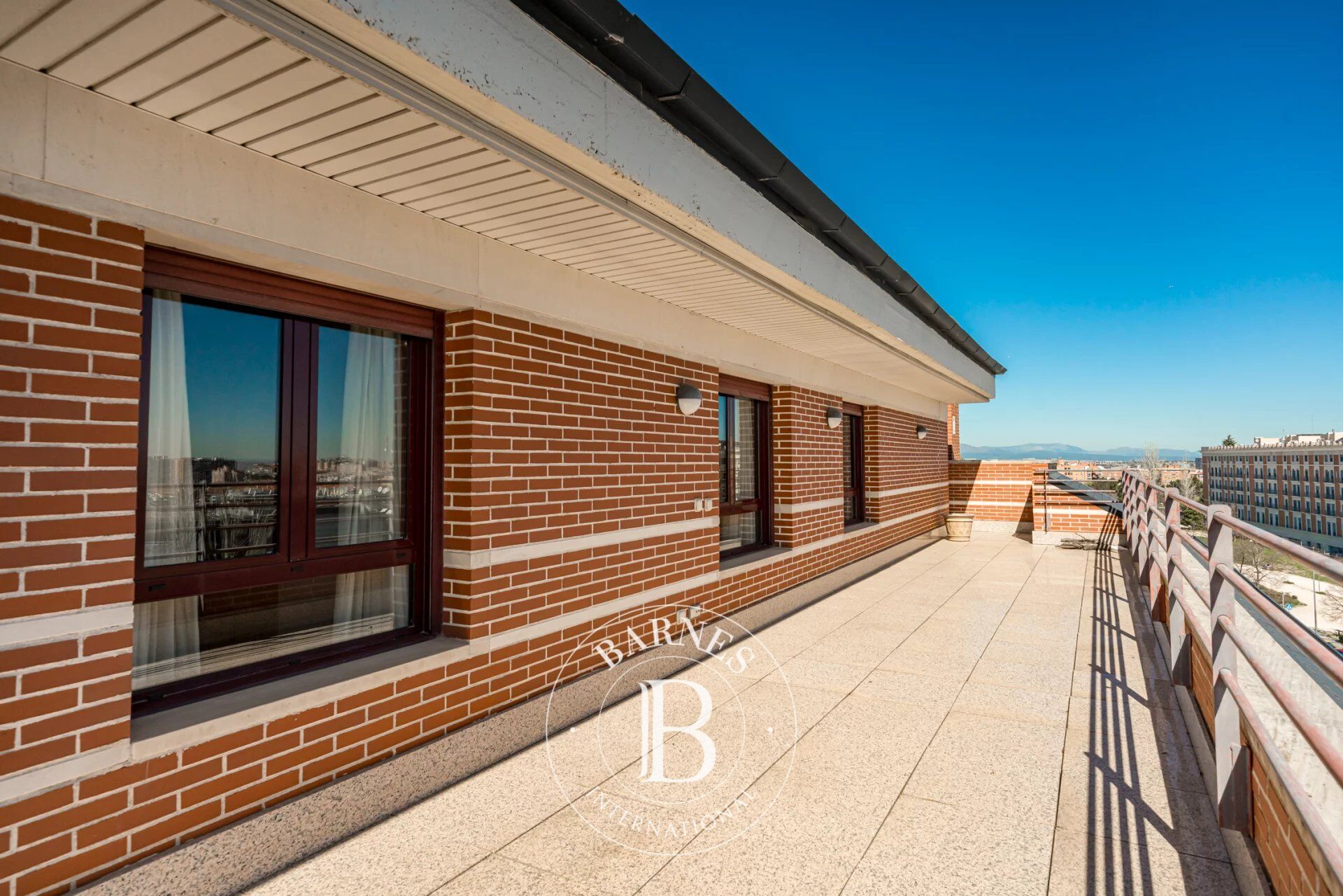 Attico con terrazze e vista panoramica in complesso residenziale privato - picture 3