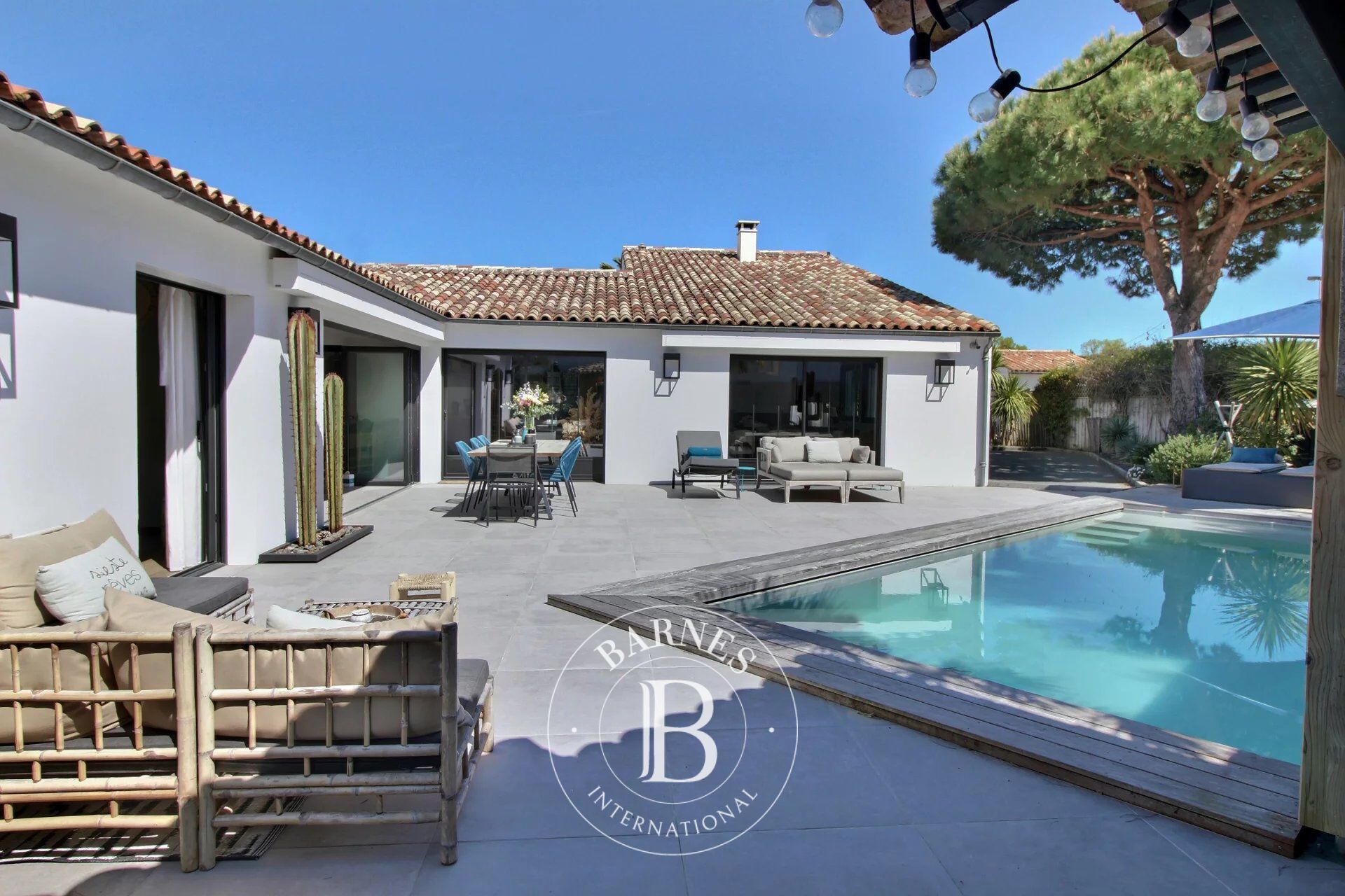 EXCLUSIVITÉ - LE BOIS PLAGE EN RÉ - Villa à vendre avec piscine proche de la plage et des commerces - picture 1