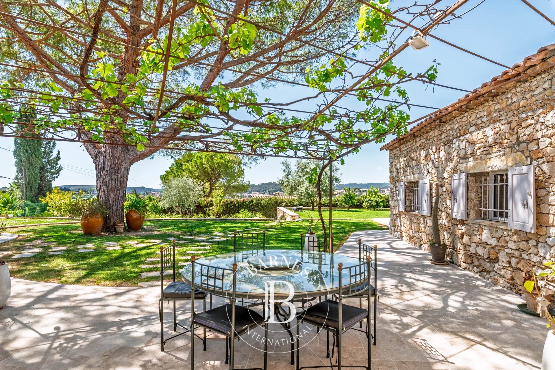 Elegant renovated stone villa with pool, near Saint-Paul-de-Vence - picture 3