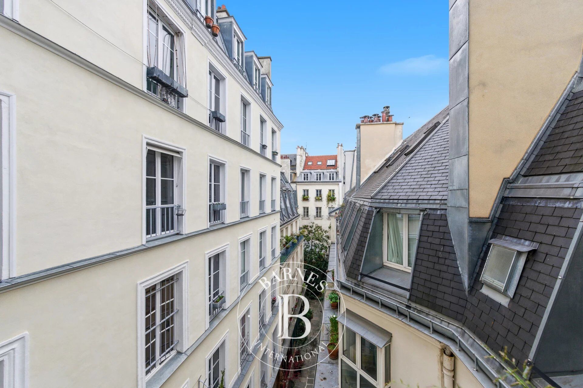 Apartment for sale - Paris 3 - Arts et Métiers - Upper floor - Lift - 3 bedrooms - Fantastic volume - picture 2