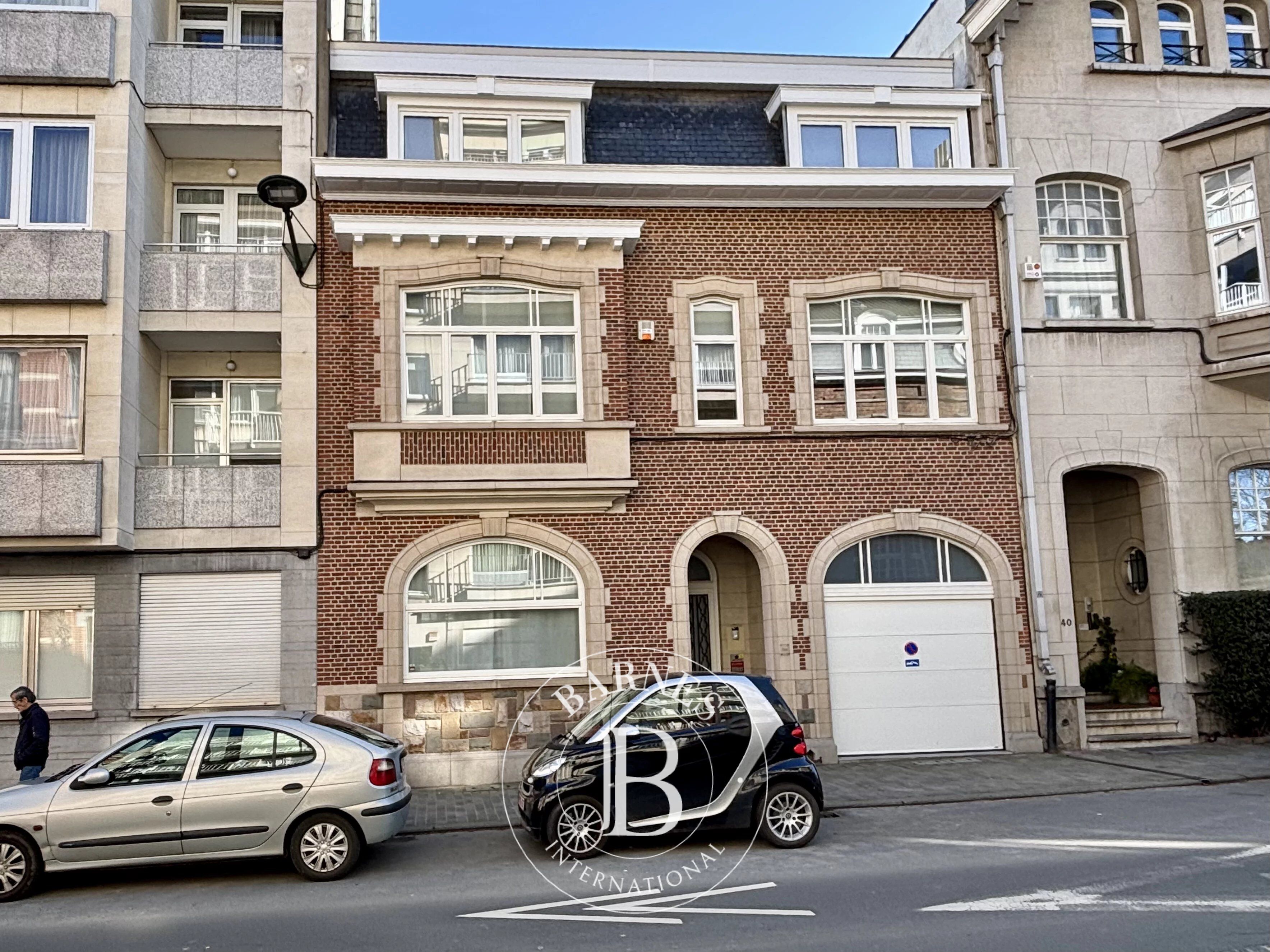 Av Montjoie- Uccle- Large house - 5/7 bedrooms - South garden - garage - picture 1