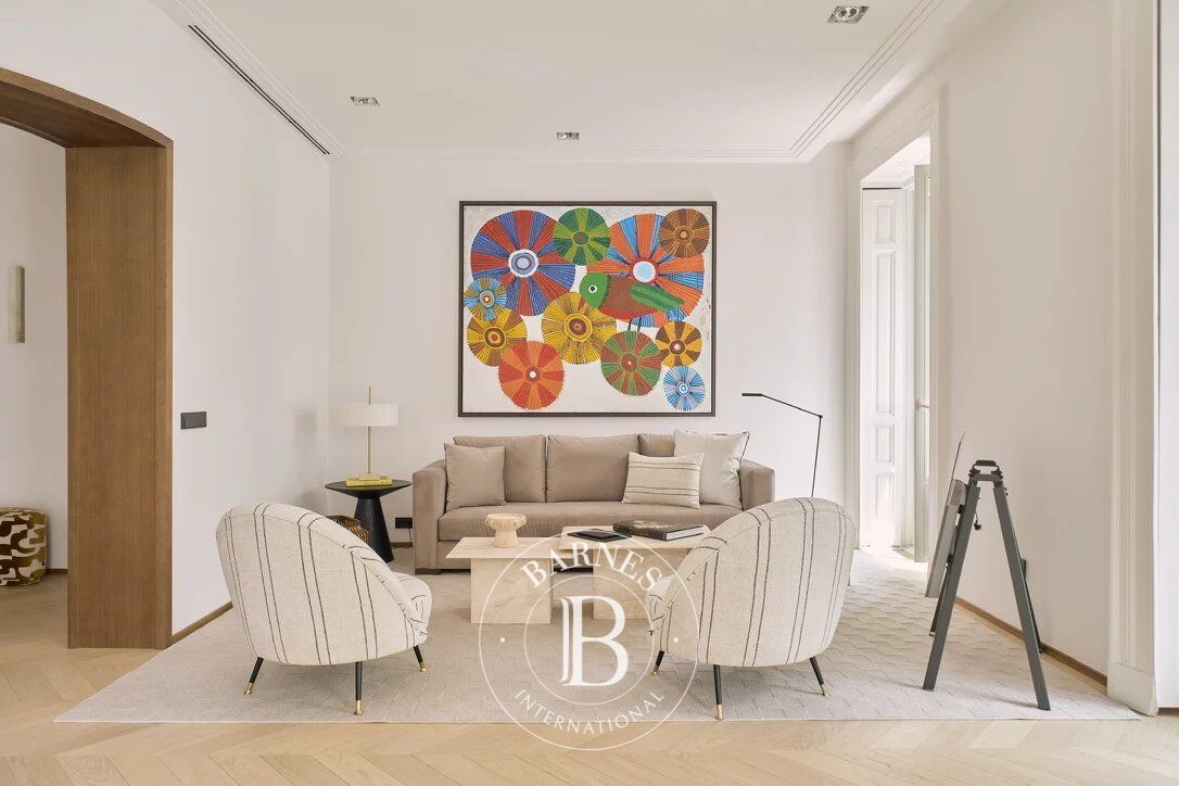 Eccezionale appartamento di lusso con due suite e balconi esterni in un edificio classico nel centro di Madrid - picture 1