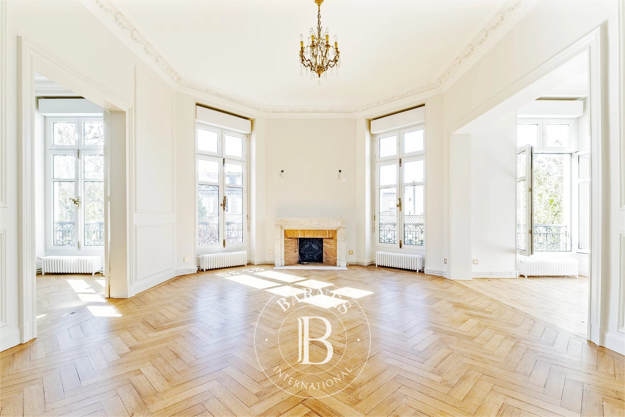 Bordeaux City Centre – 223 sqm Apartment  – Parking - picture 1