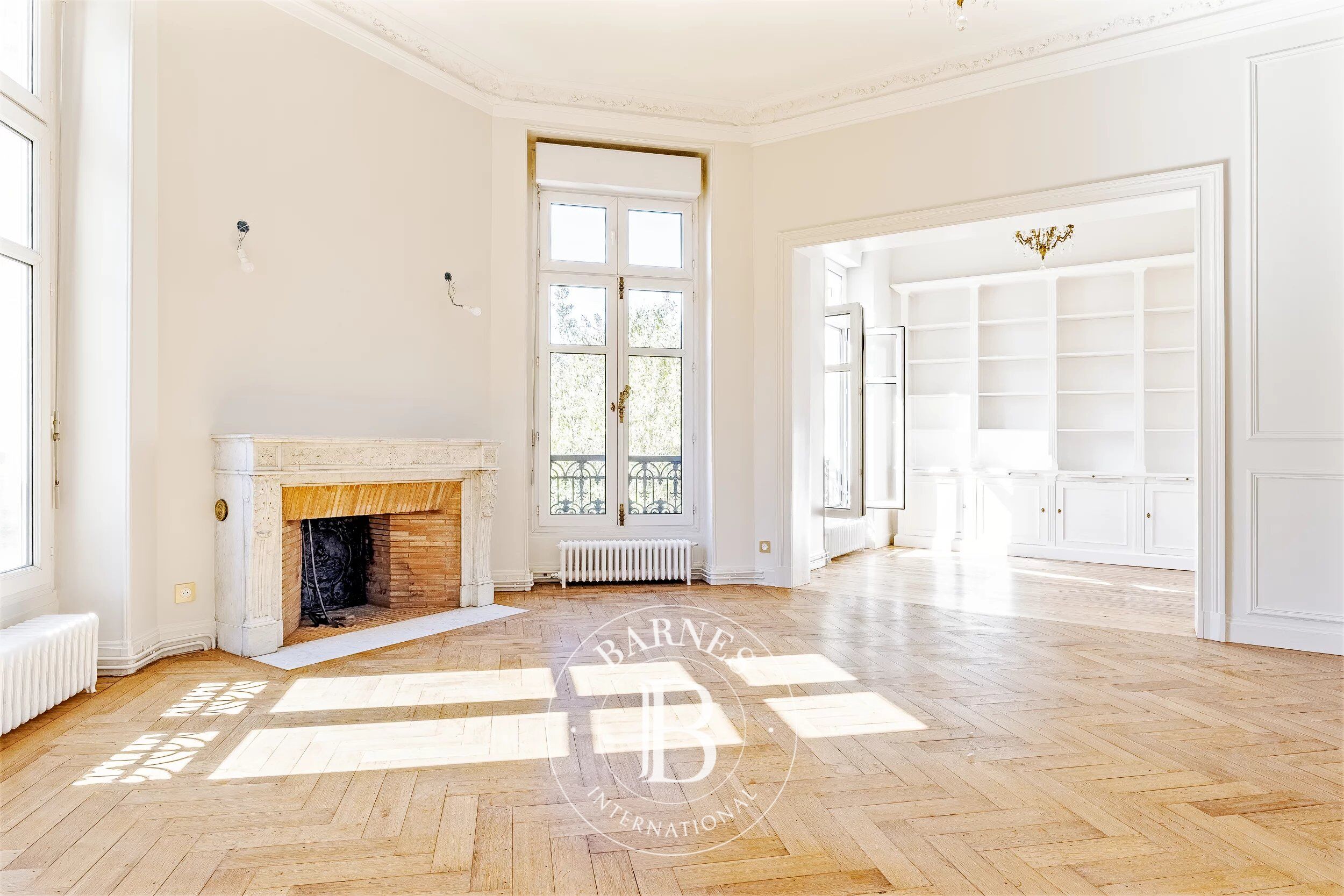 Bordeaux City Centre – 223 sqm Apartment  – Parking - picture 3