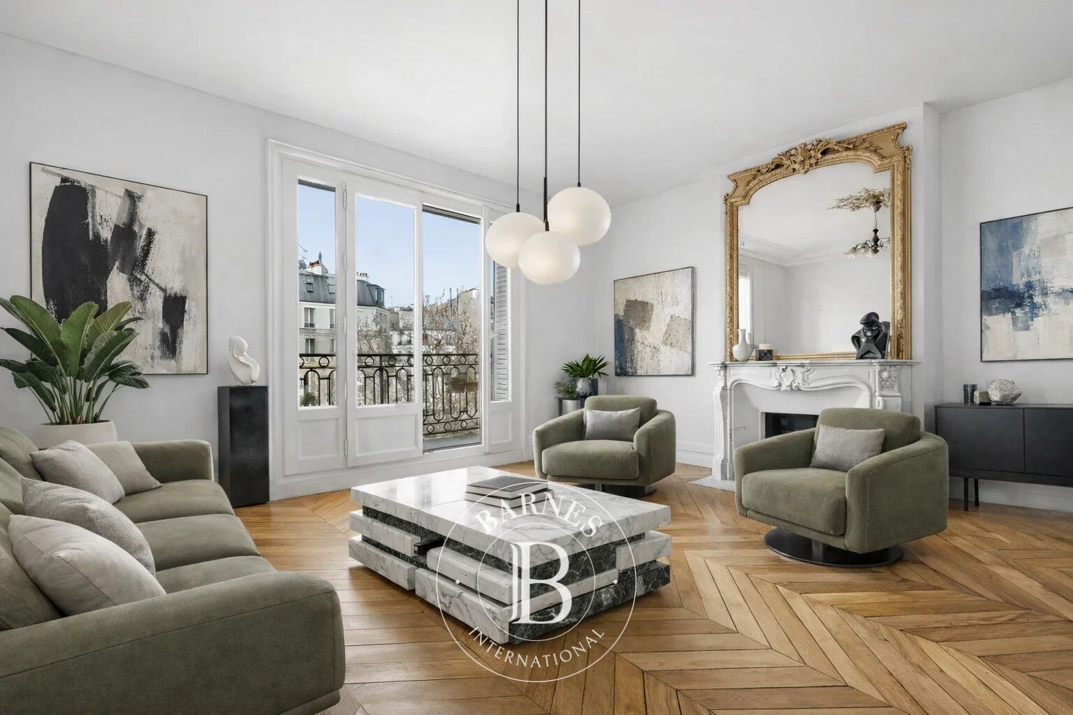 Paris 9 ème – Martyrs / Boulevard de Clichy – Etage élevé – Balcon – Vue Sacré-Cœur - Traversant - 3 chambres - Ascenseur - picture 1