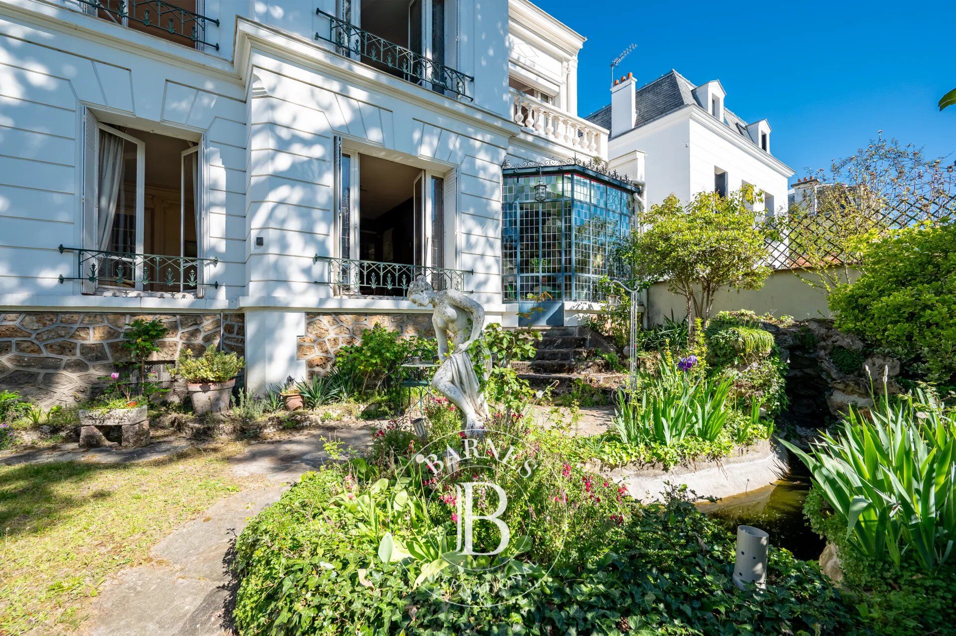 ASNIERES BAC TOWNHOUSE WITH GREAT CHARACTER - picture 2