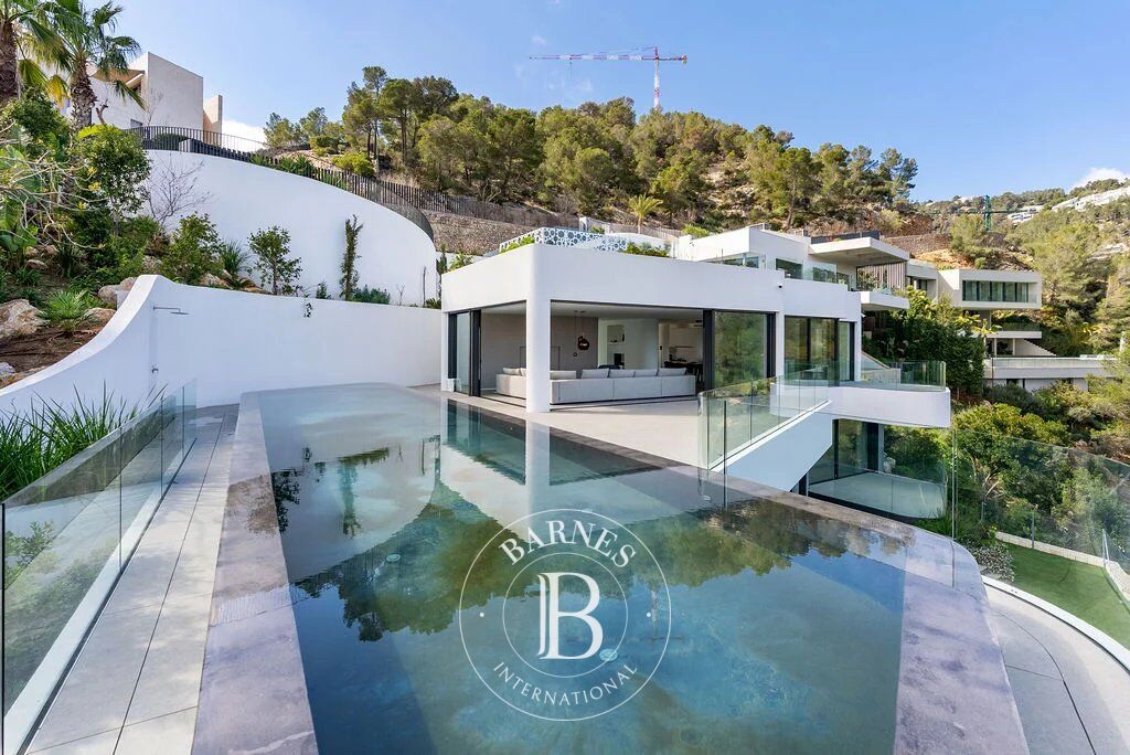 Résidence Moderne à Son Vida avec Piscine, Jardin et Commodités de Luxe - picture 2