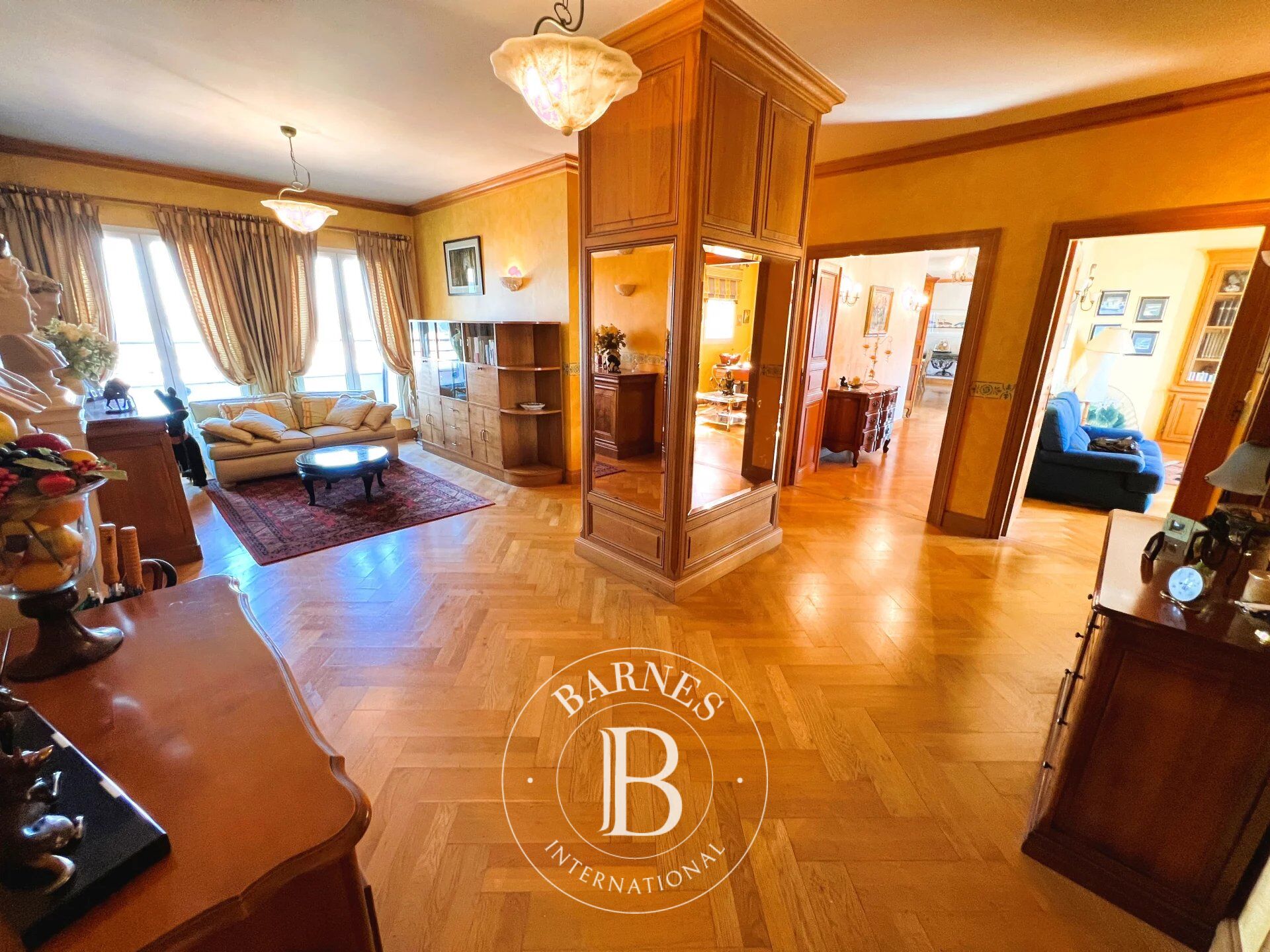 Chartres, apartment on the top floor with 285 square meters of living space and a 101-square-meter terrace. - picture 1