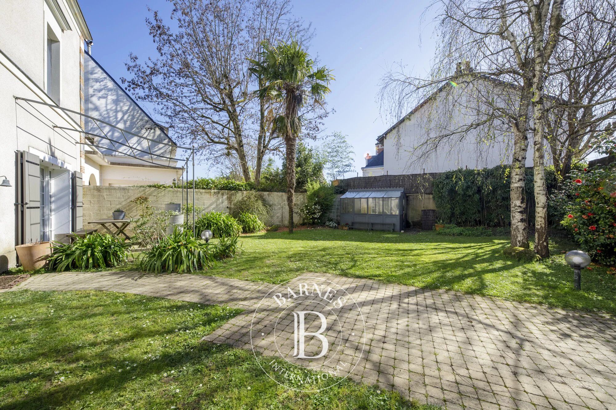 NANTES ROND-POINT DE RENNES - Maison familiale de 7 pièces - picture 2