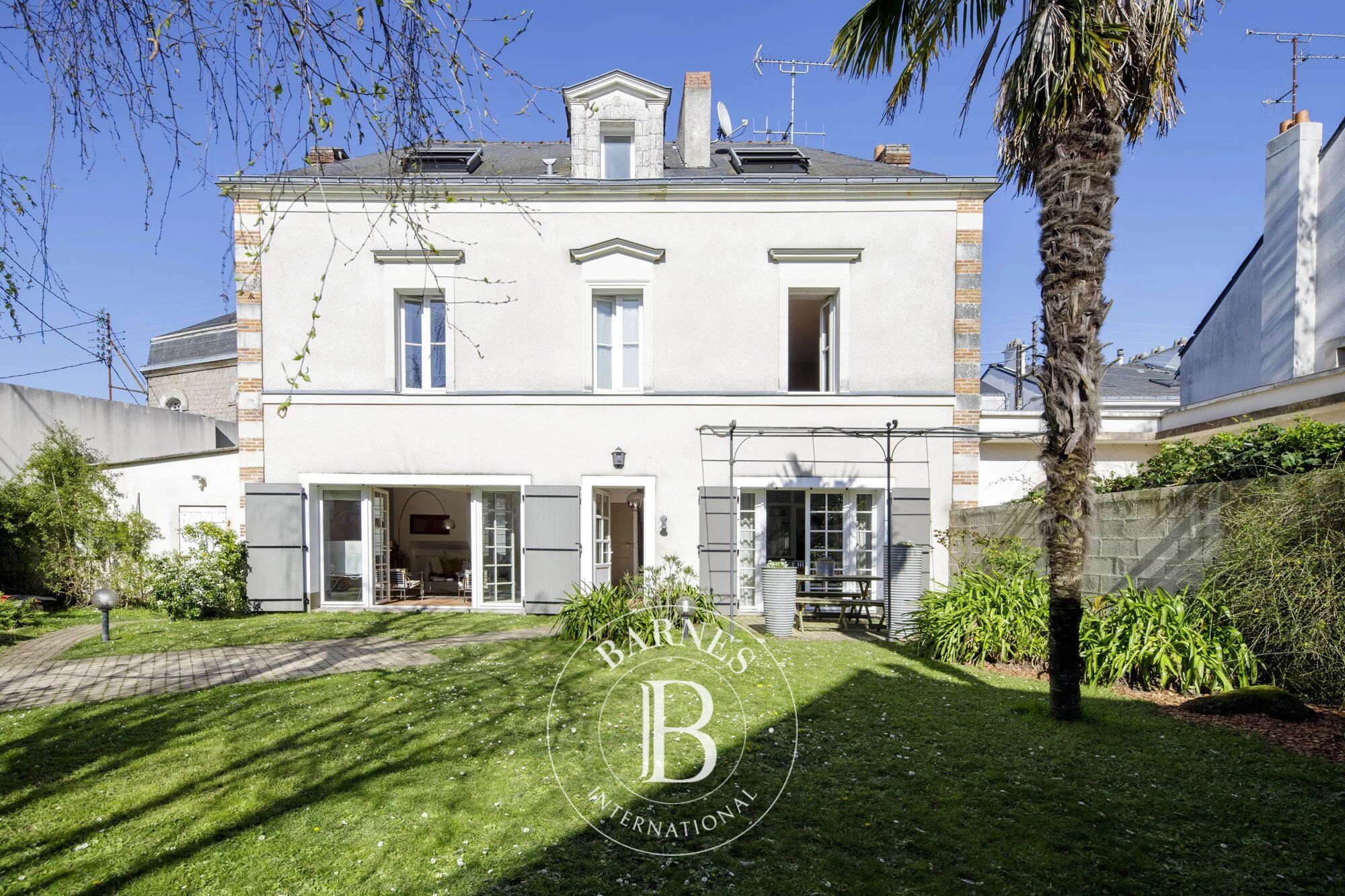 NANTES ROND-POINT DE RENNES - Maison familiale de 7 pièces - picture 1