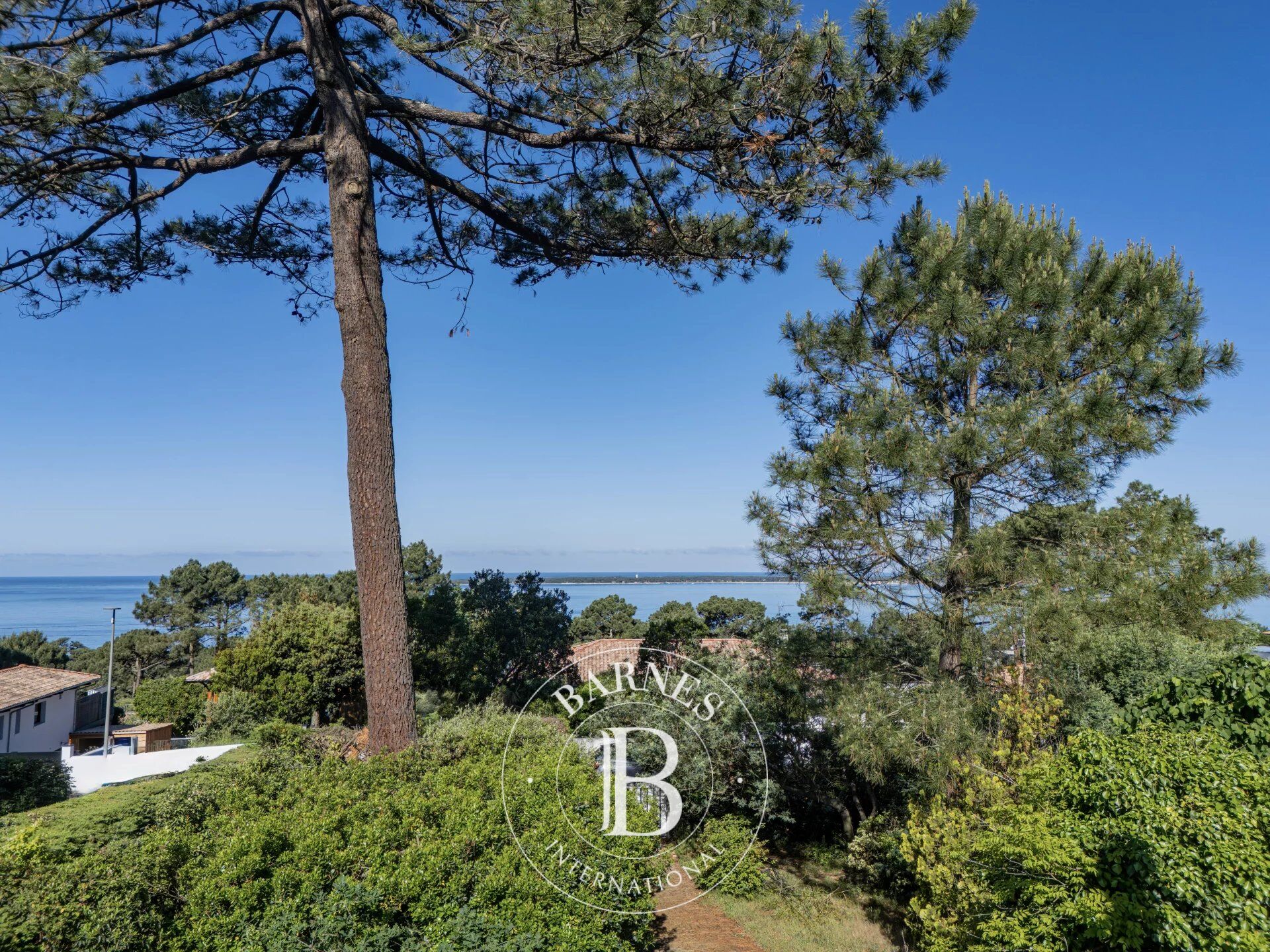 TERRAIN AVEC UNE MAGNIFIQUE VUE BASSIN, PYLA-SUR-MER - picture 1